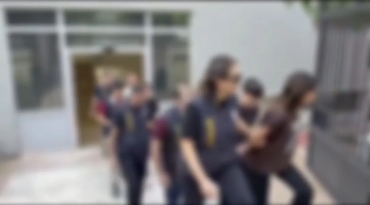 Acılı ailelere şantaj yapan sanal zorbalara polis operasyonu düzenlendi