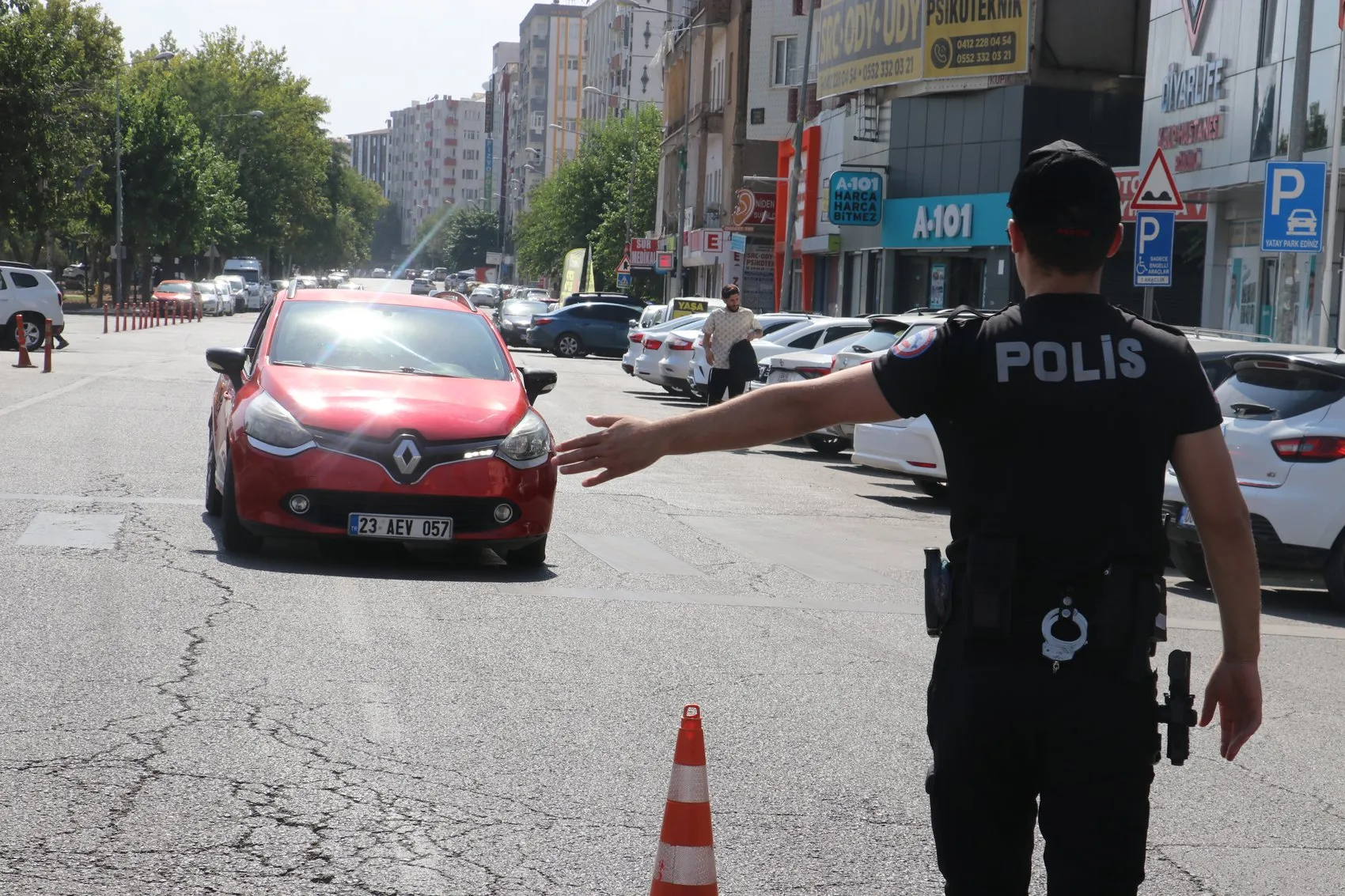 Diyarbakır polisi 7 ayda yüzlerce ruhsatsız silahı sokaklardan topladı