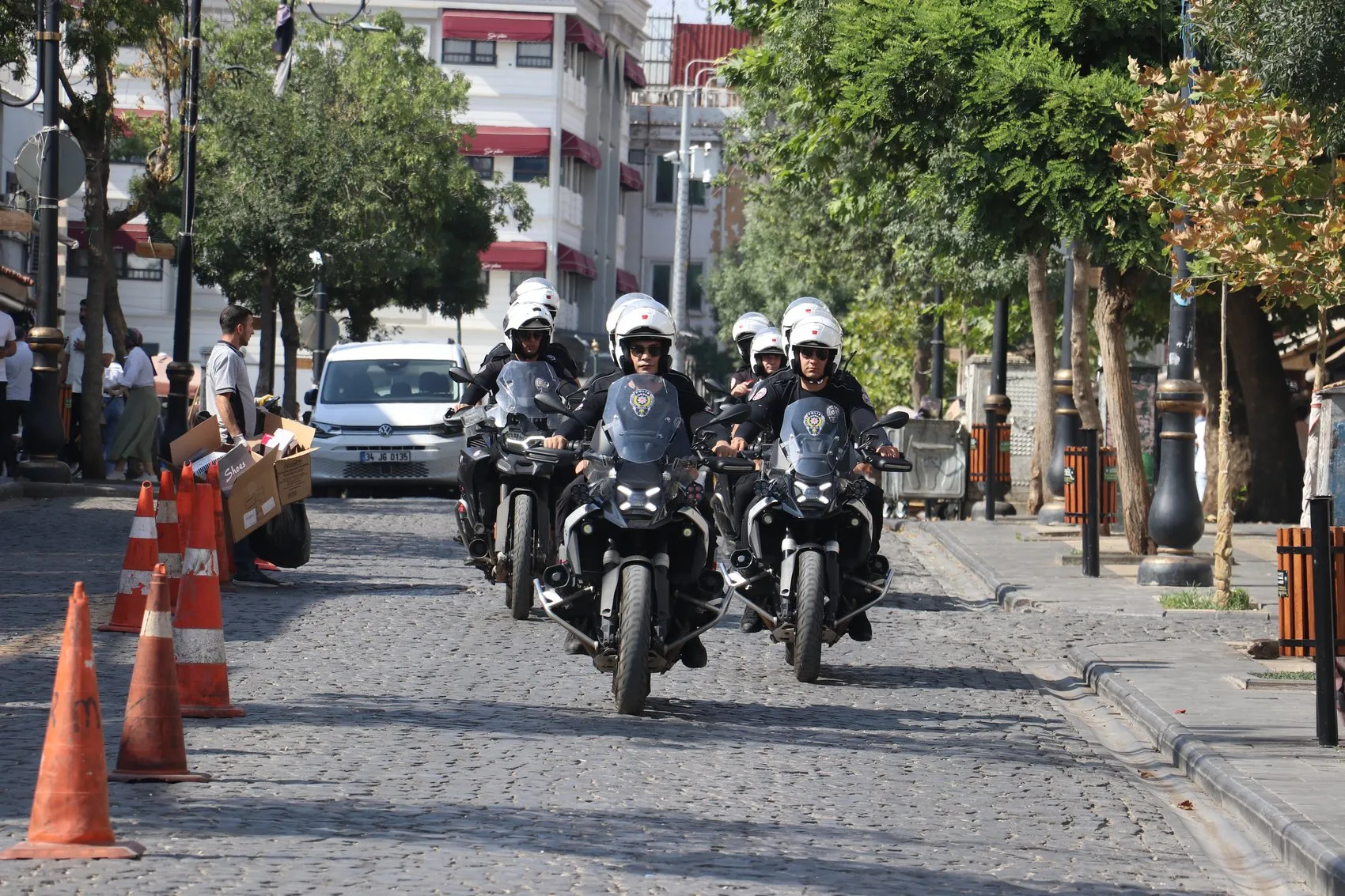 Diyarbakır polisi 7 ayda yüzlerce ruhsatsız silahı sokaklardan topladı