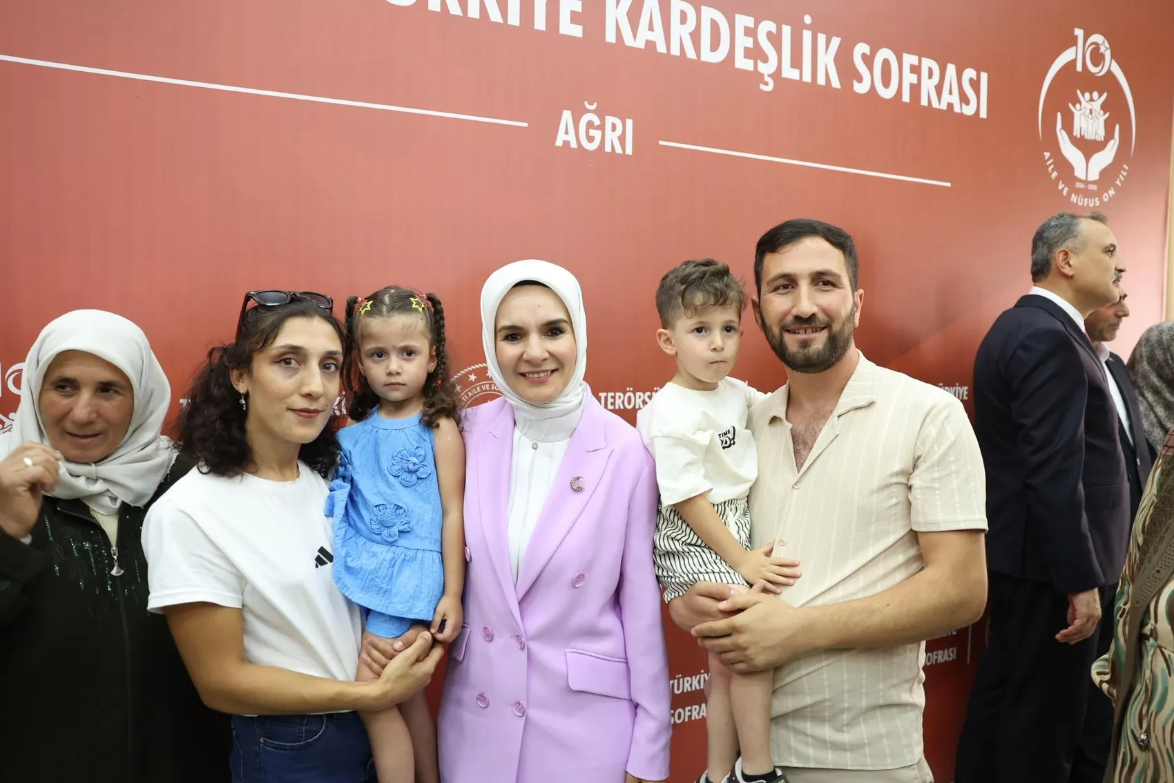 Bakan Göktaş şehit yakınları ve gazilerle Ağrı’da bir araya geldi
