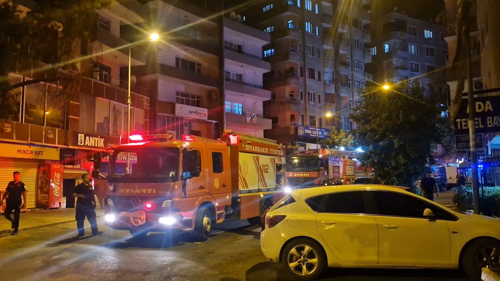 Diyarbakır Yenişehirde çatı yangını sonrası iki kişi gözaltına alındı