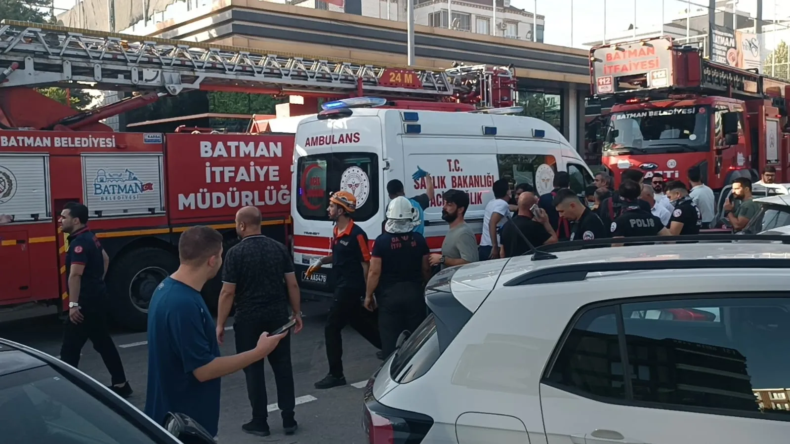 Batman'da spor salonunu alevler sardı, 10 kişi hastaneye kaldırıldı