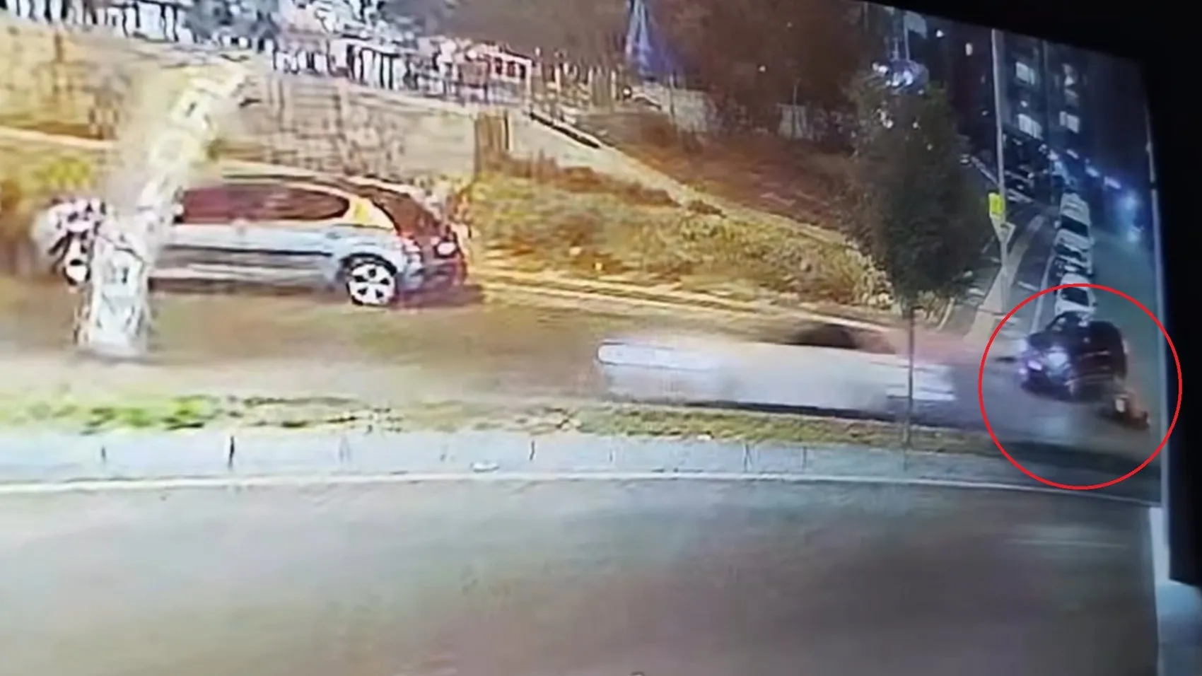 Diyarbakırda ters yöne giren kurye ölümden döndü