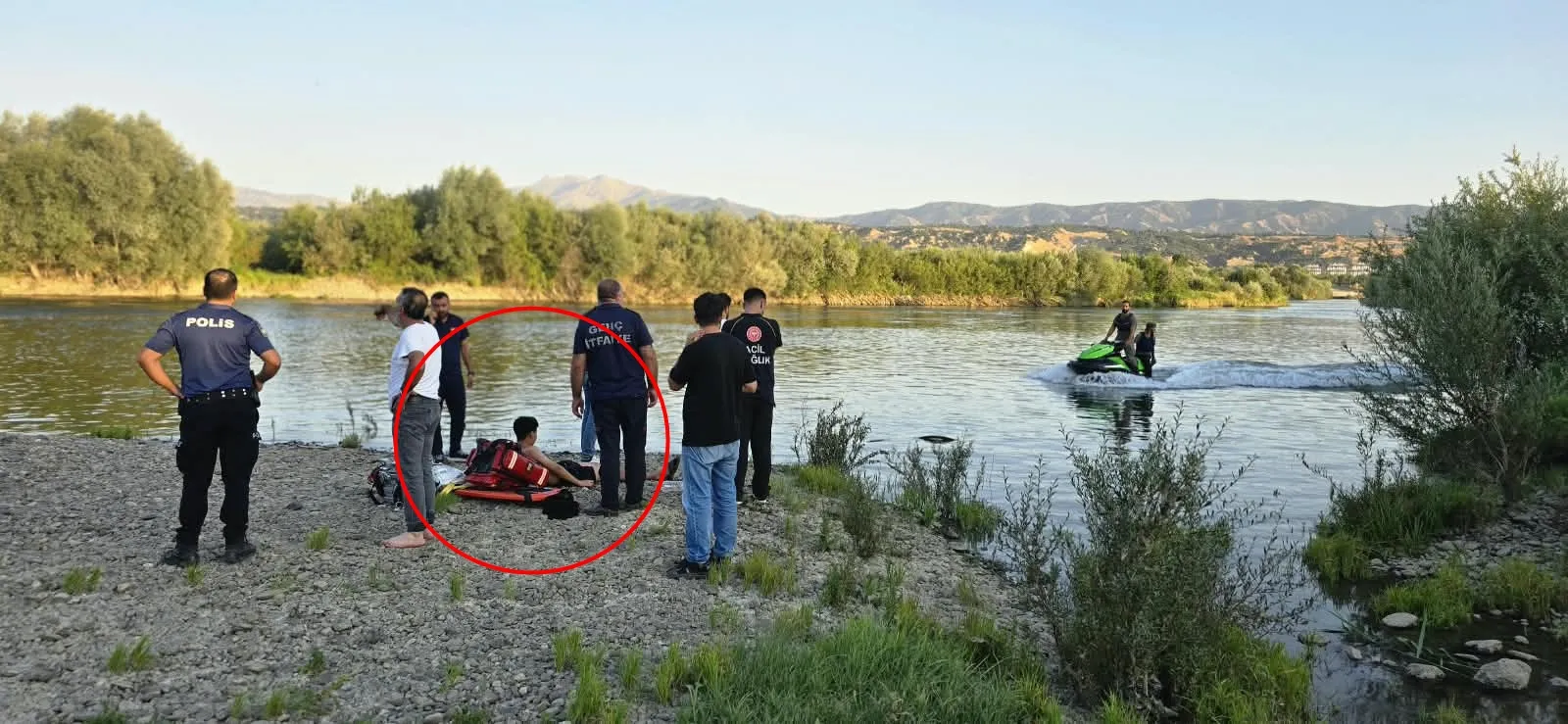 Bingöl Genç ilçesinde baraj kapakları açılınca iki kardeş nehirde sürüklendi