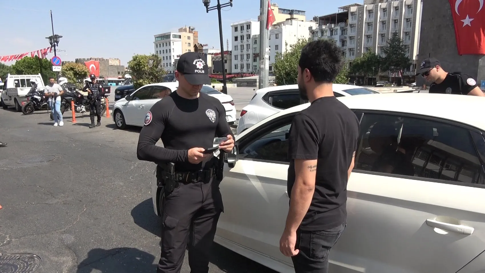 Diyarbakır polisi 7 ayda yüzlerce ruhsatsız silahı sokaklardan topladı