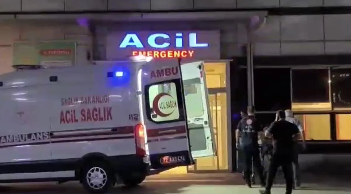 Gercüş yolunda iki otomobilin karıştığı trafik kazasında 12 kişi yaralandı