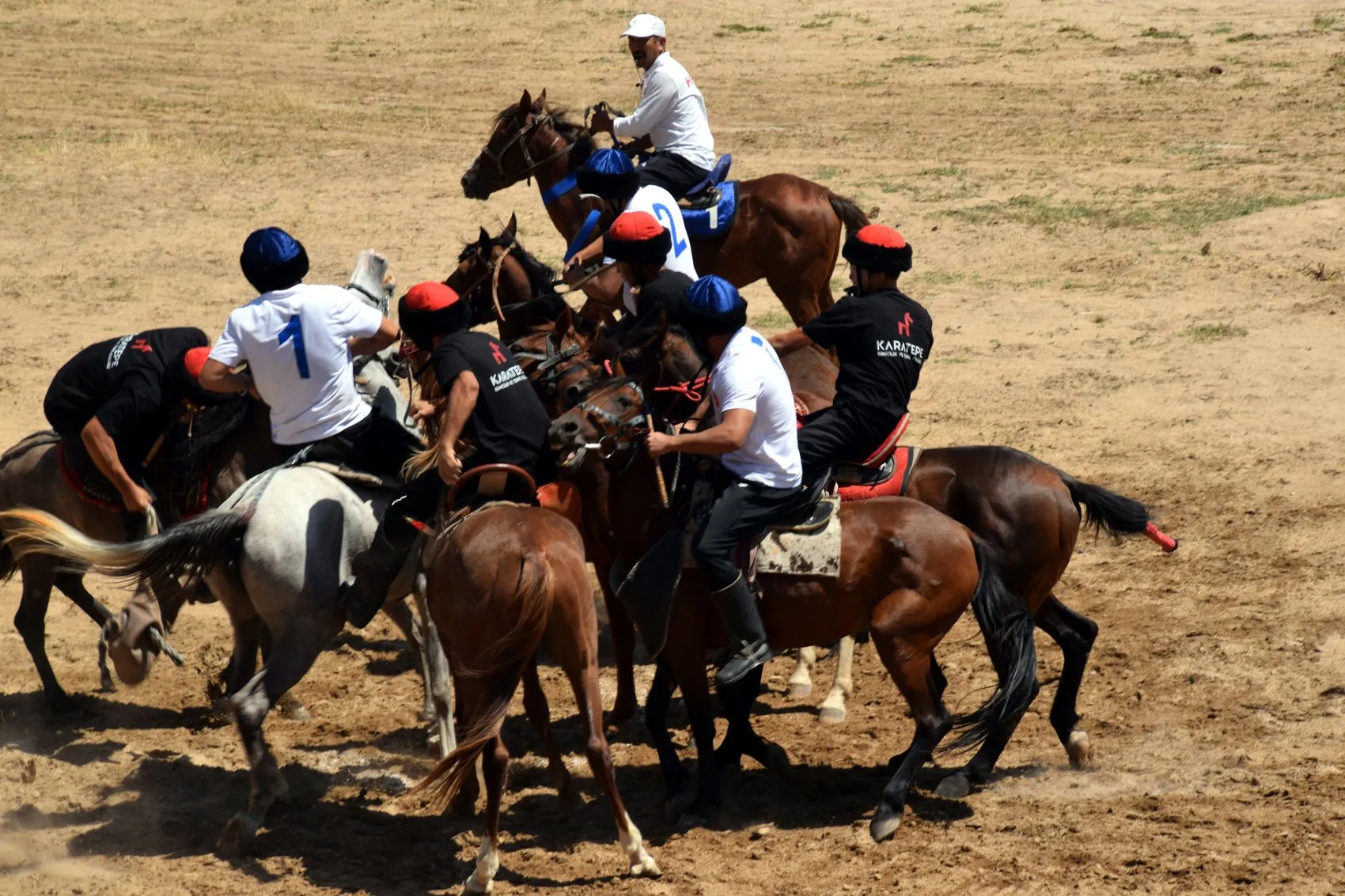 Van Ulupamir köyünde atlı spor heyecanı yaşandı