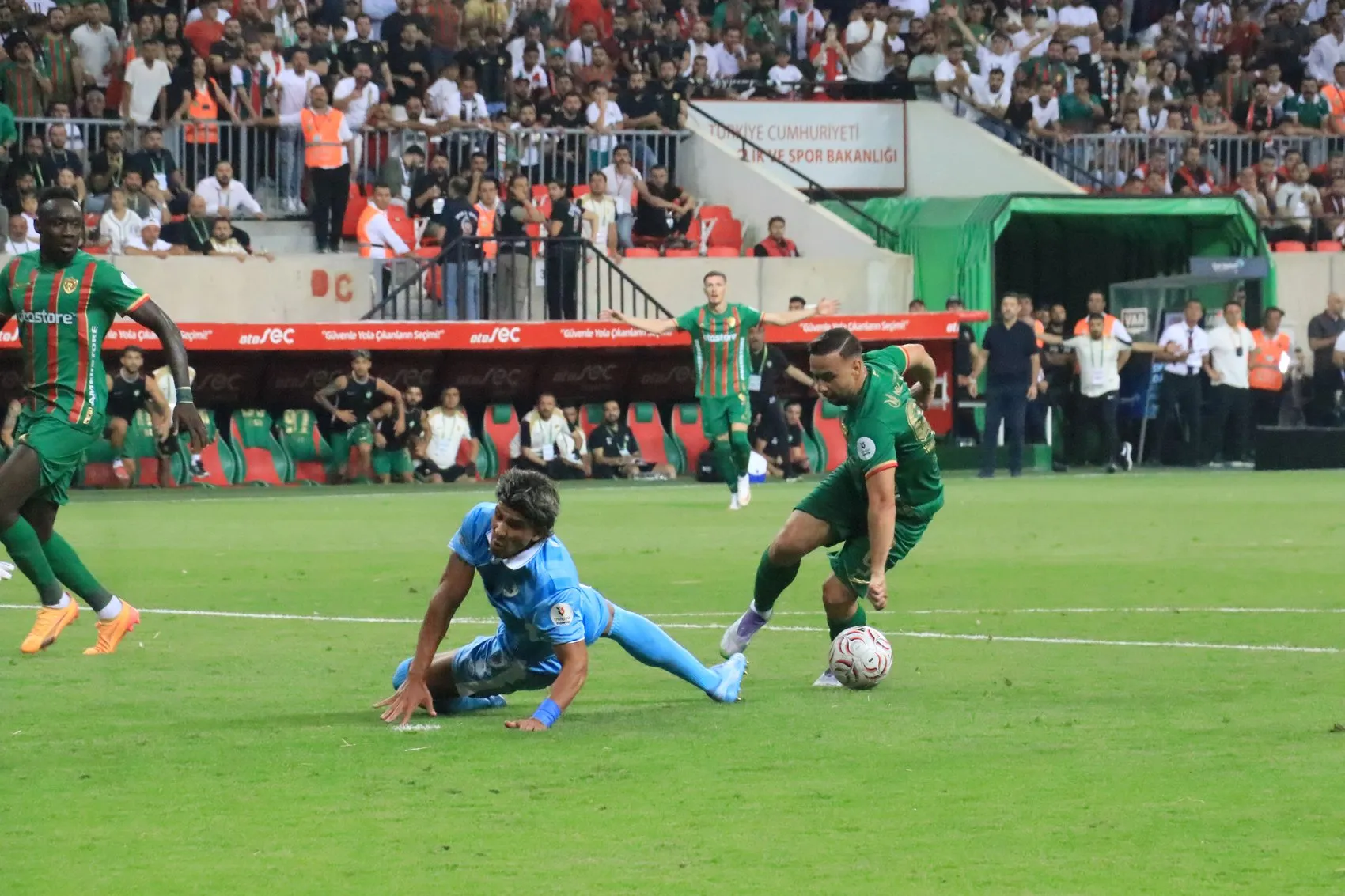 Amed Sportif Faaliyetler sezonun ilk maçında Erzurumspor ağlarını üç golle havalandırdı