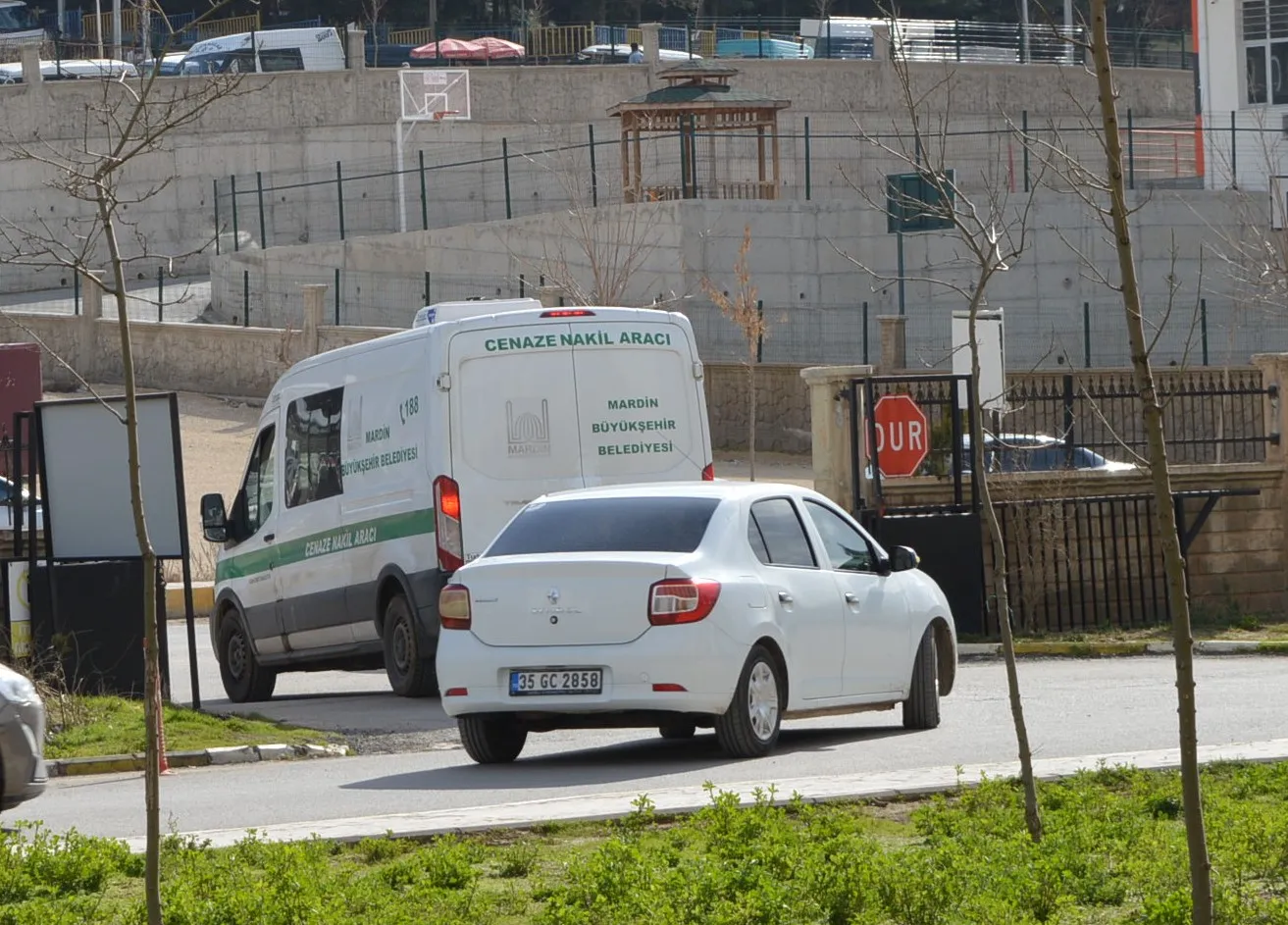 Otomobilde sıcak nedeniyle hayatını kaybeden 4 yaşındaki Muhammed son yolculuğuna uğurlandı