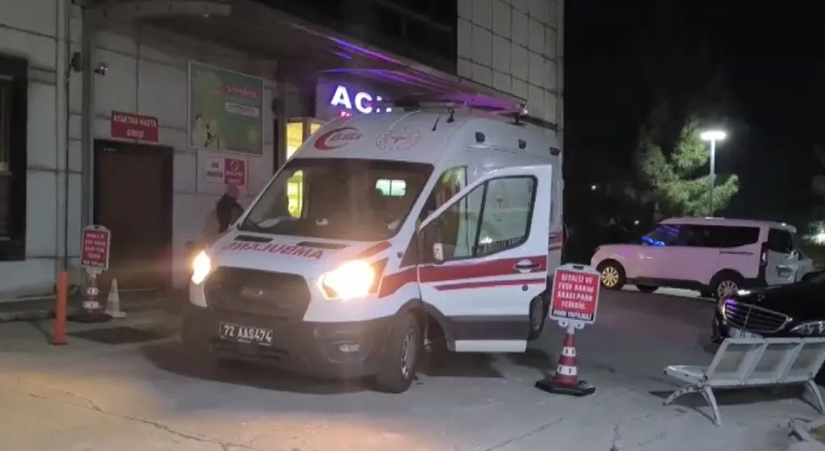 Gercüş yolunda iki otomobilin karıştığı trafik kazasında 12 kişi yaralandı