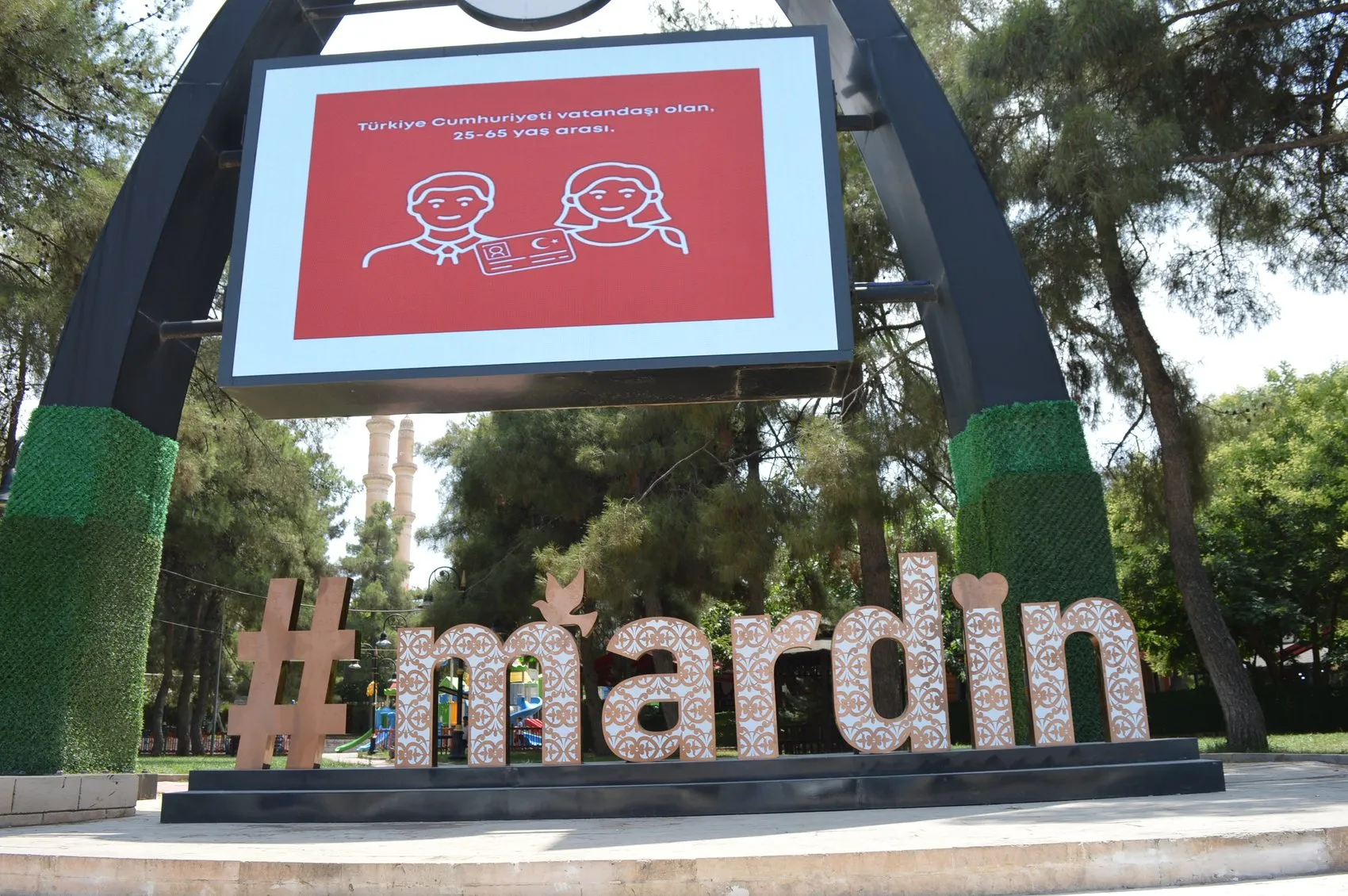 Mardin kavurucu sıcaklarla boşaldı