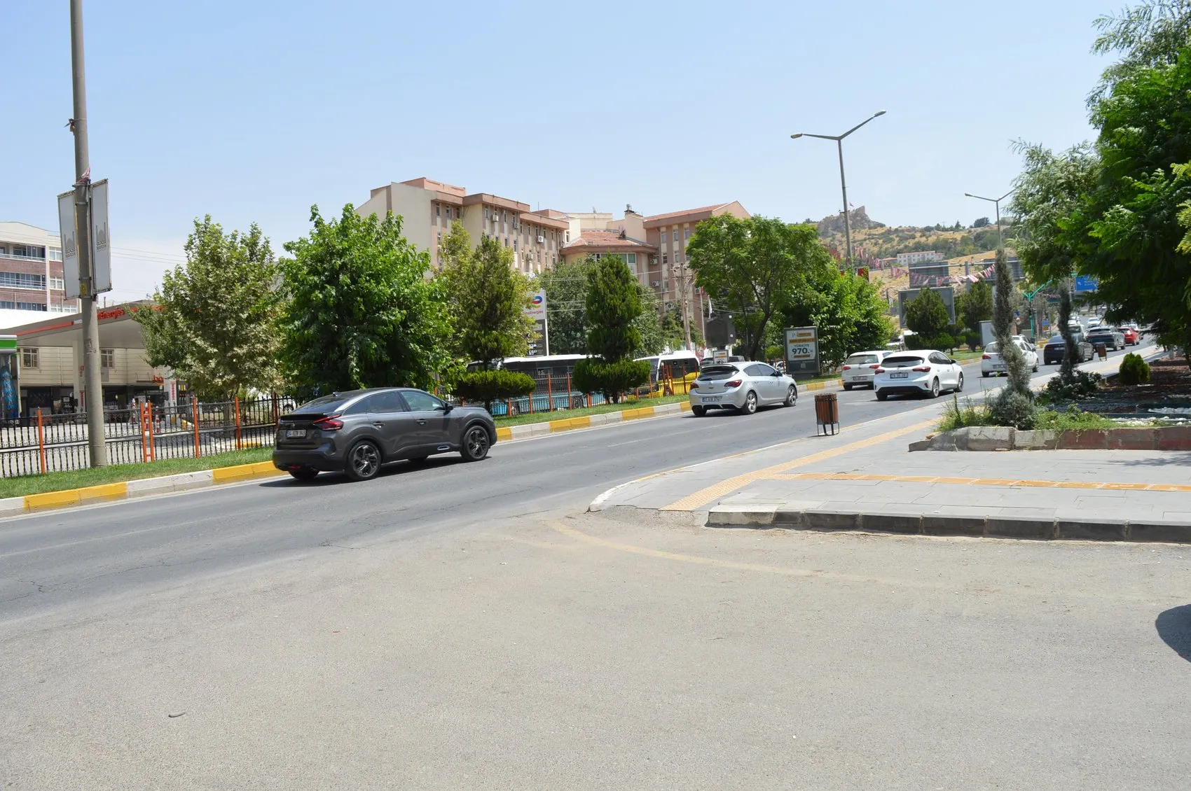 Mardin kavurucu sıcaklarla boşaldı
