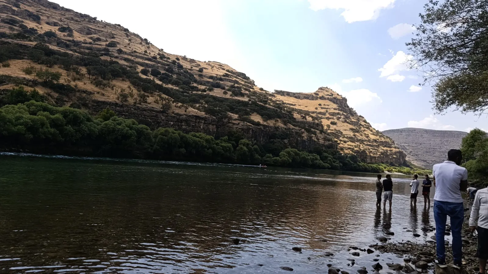 İdil ilçesinde Dicle Nehri'ne giren genç kadın hayatını kaybetti