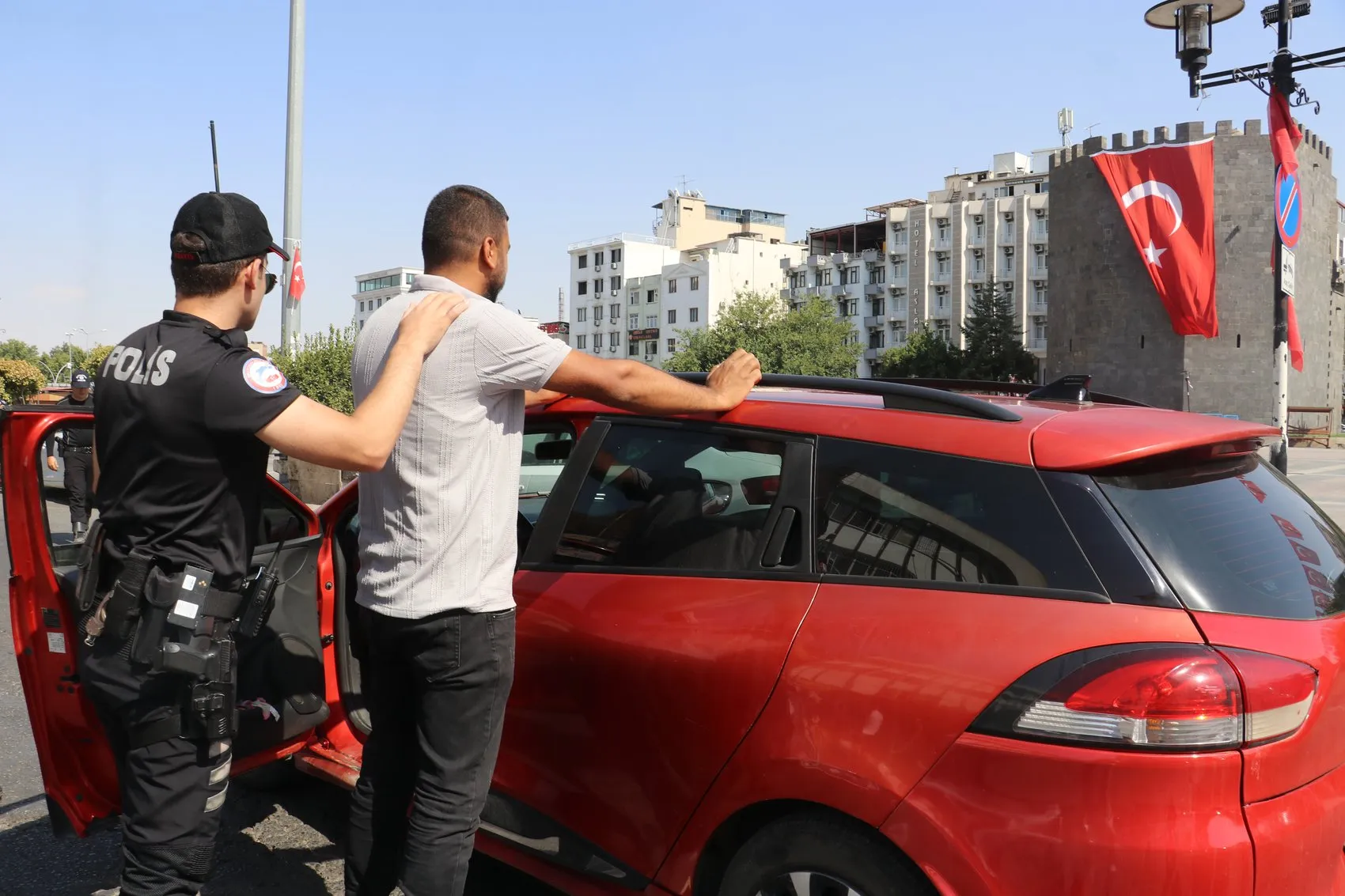 Diyarbakır polisi 7 ayda yüzlerce ruhsatsız silahı sokaklardan topladı
