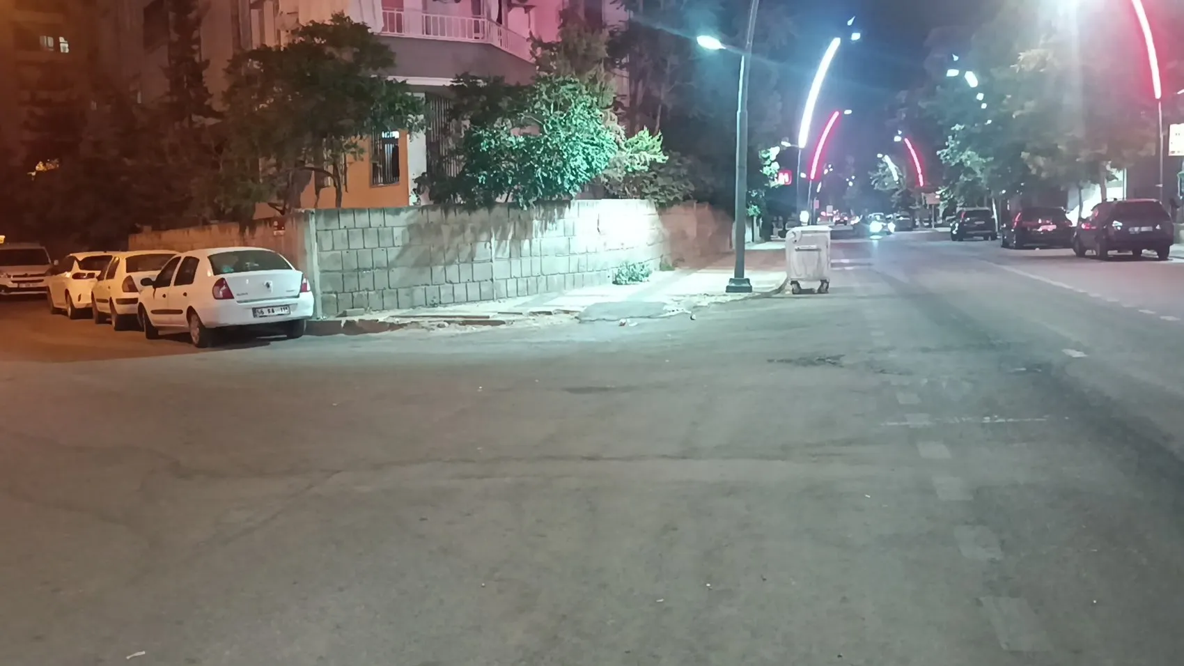 Batman'da otomobil ve bisikletin karıştığı kaza güvenlik kamerasına yansıdı