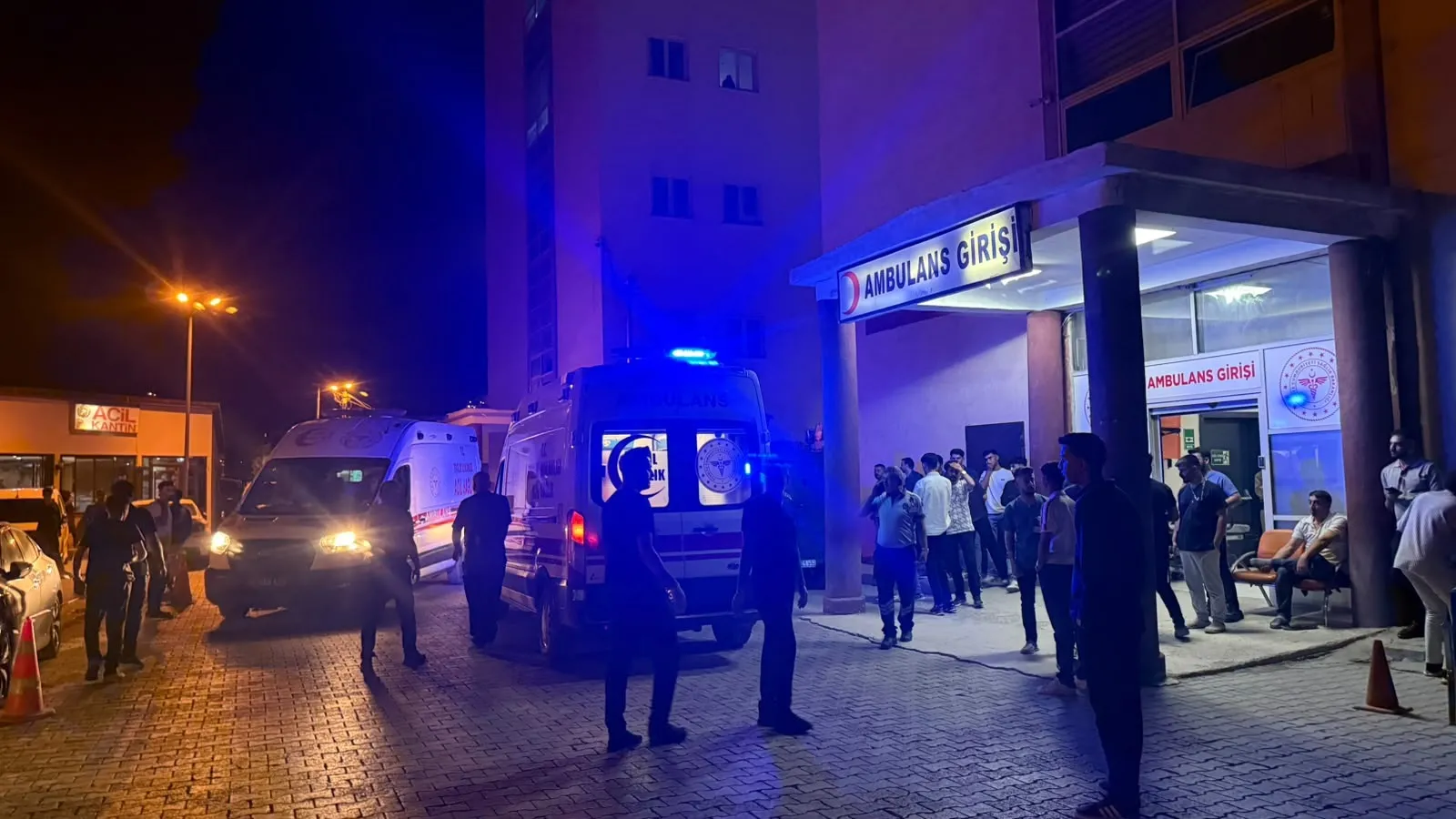 Hakkari'de düğün hazırlıkları sırasında iki aile arasında şiddetli kavga çıktı