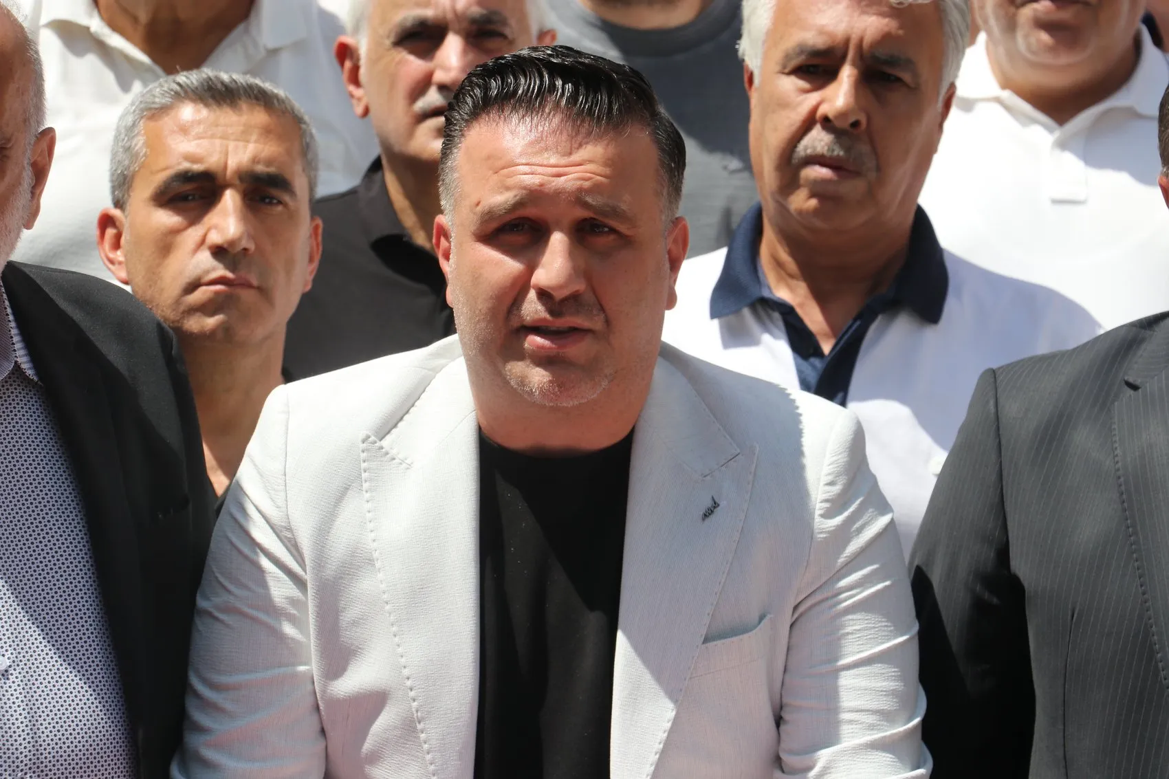 Diyarbakırda kuyumcu esnafından silahlı saldırıya karşı kepenk kapatma eylemi