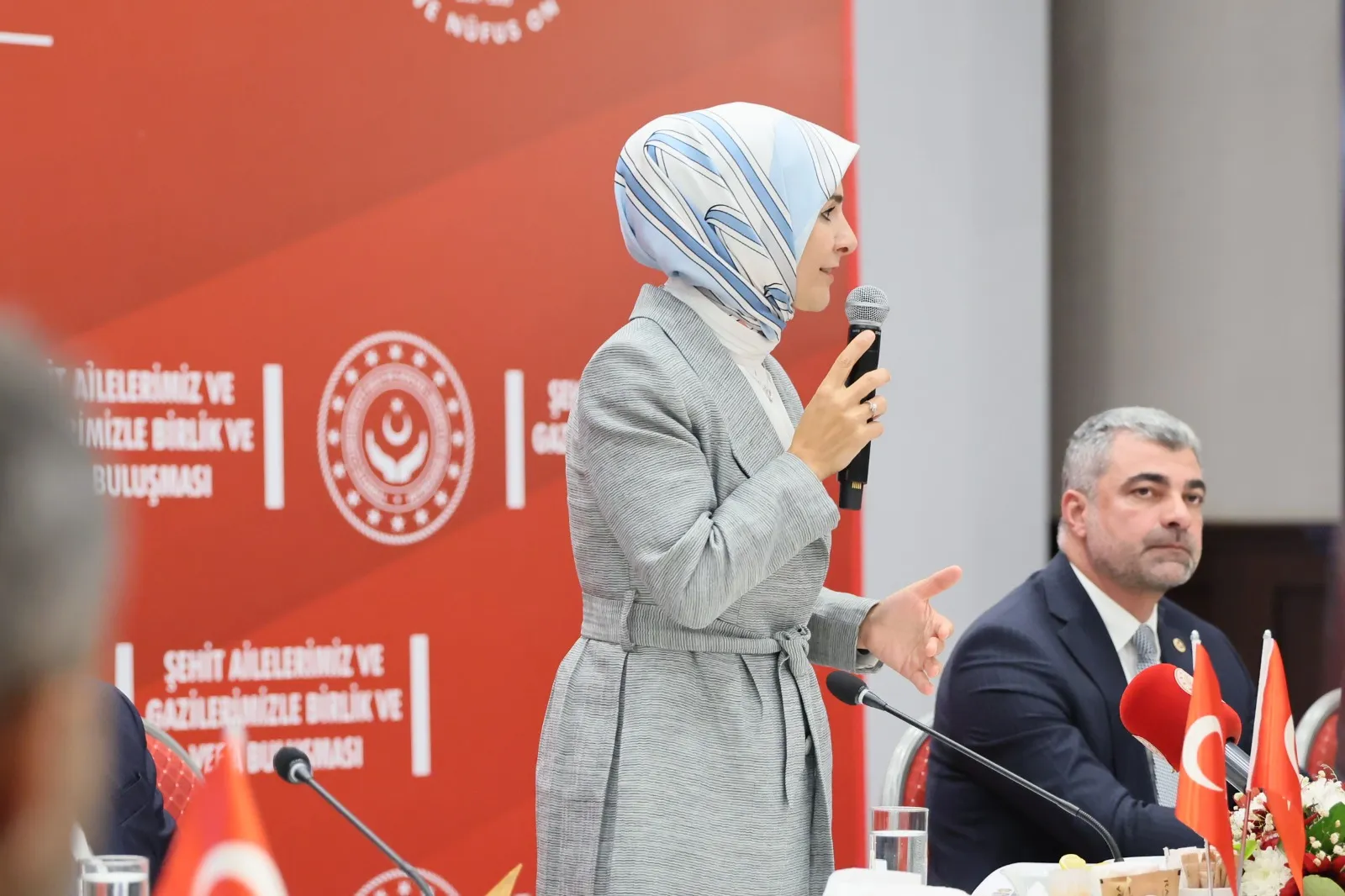 Bakan Göktaş Mardin'de şehit aileleriyle buluştu