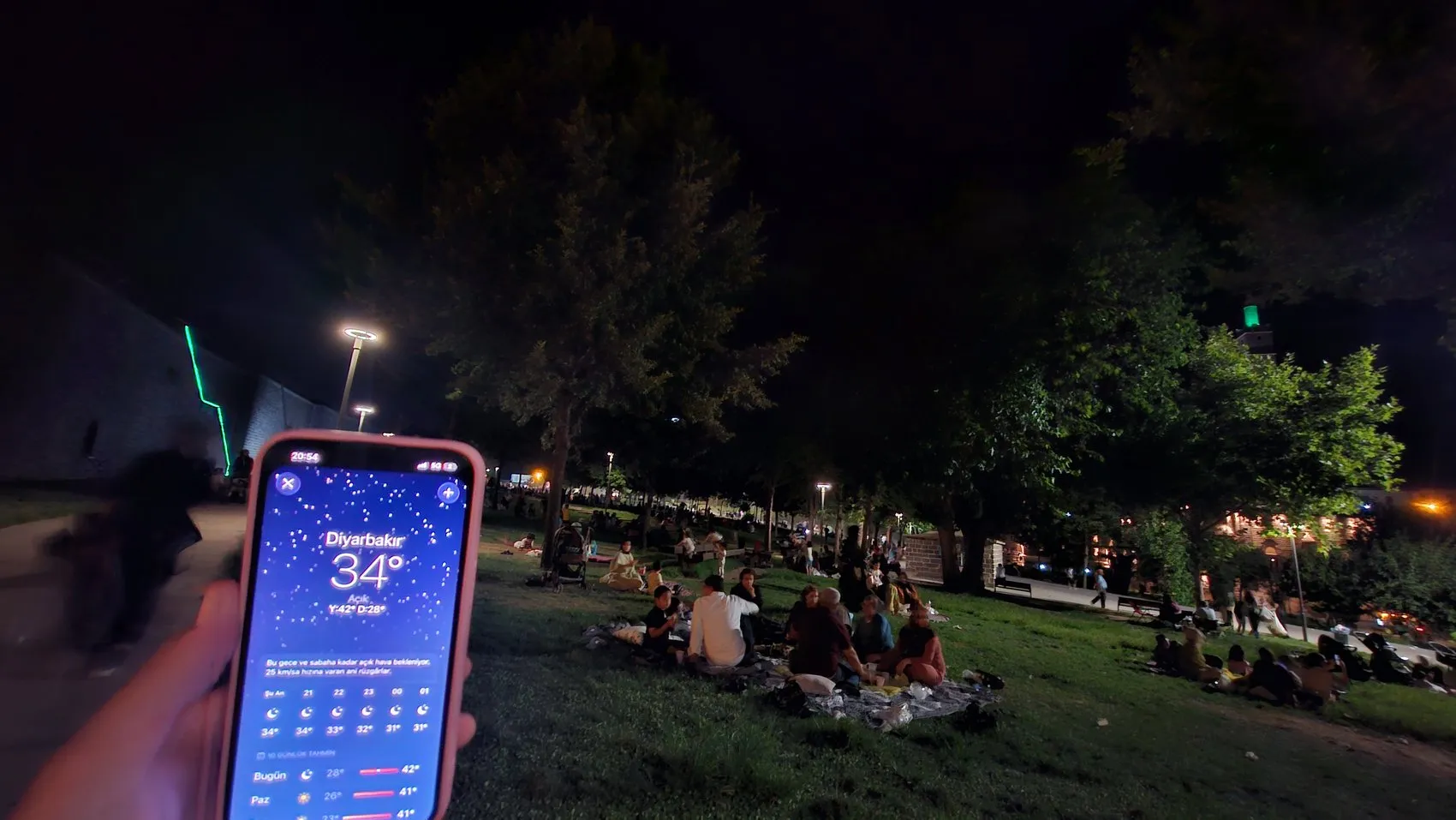 Diyarbakırda kavurucu sıcaklar yaşamı durdurma noktasına getirdi