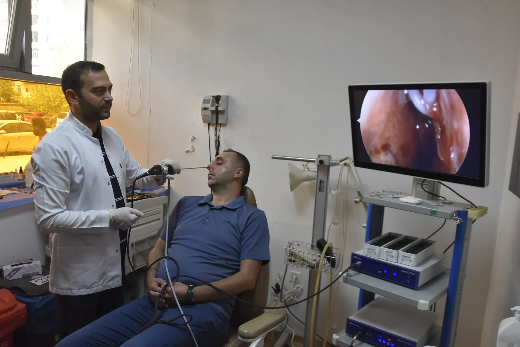Bitlis Devlet Hastanesinde gözyaşı kanalı tıkanıklığına izsiz çözüm