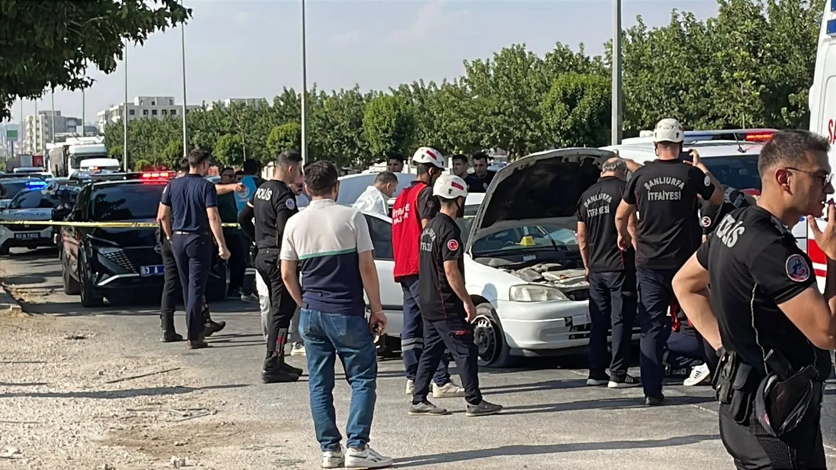 Şanlıurfa'da trafik ışıklarında otomobile silahlı saldırı düzenlendi