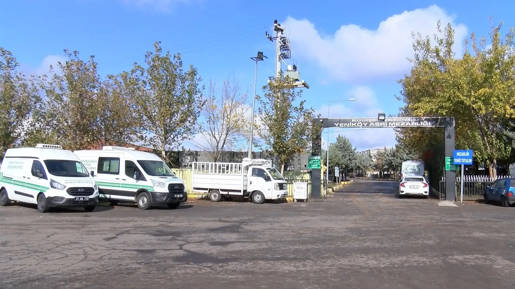 Diyarbakırda trafik kazasında hayatını kaybeden kadın toprağa verildi