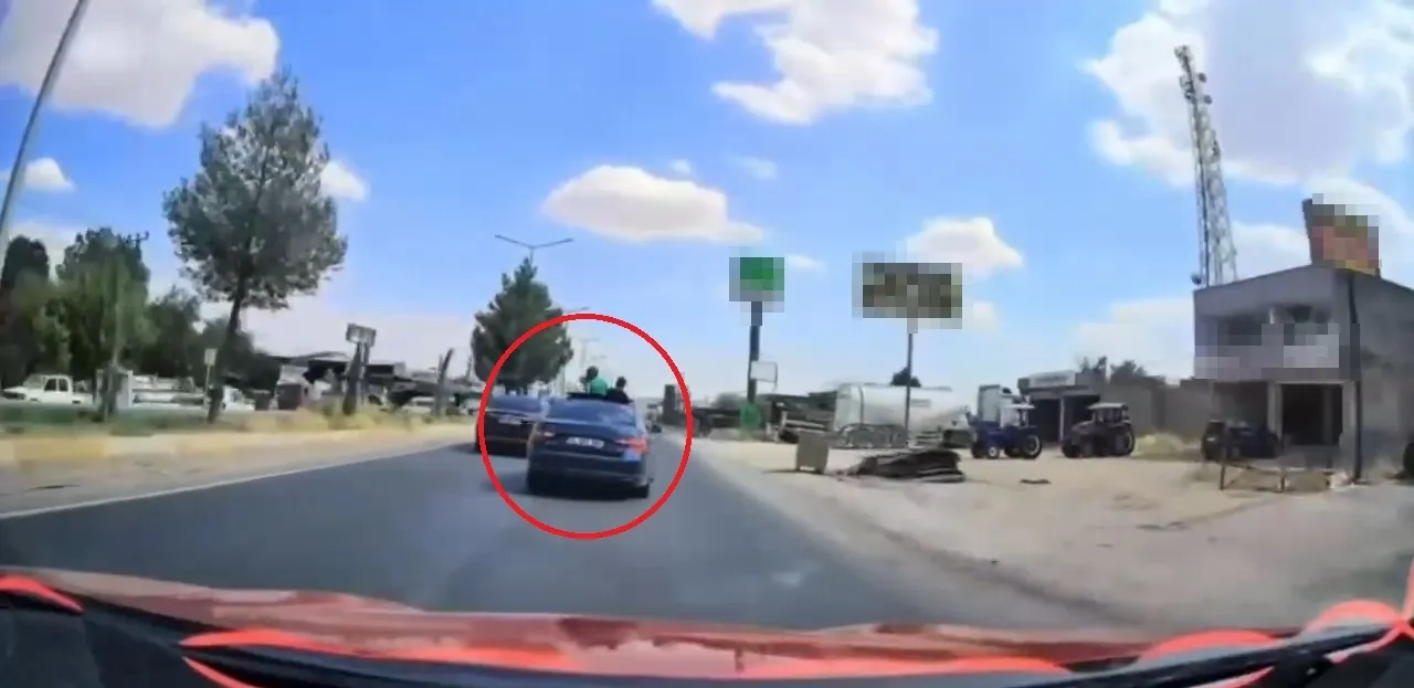 Diyarbakır trafiğinde iki çocuğun yürekleri ağza getiren araç üstü yolculuğu