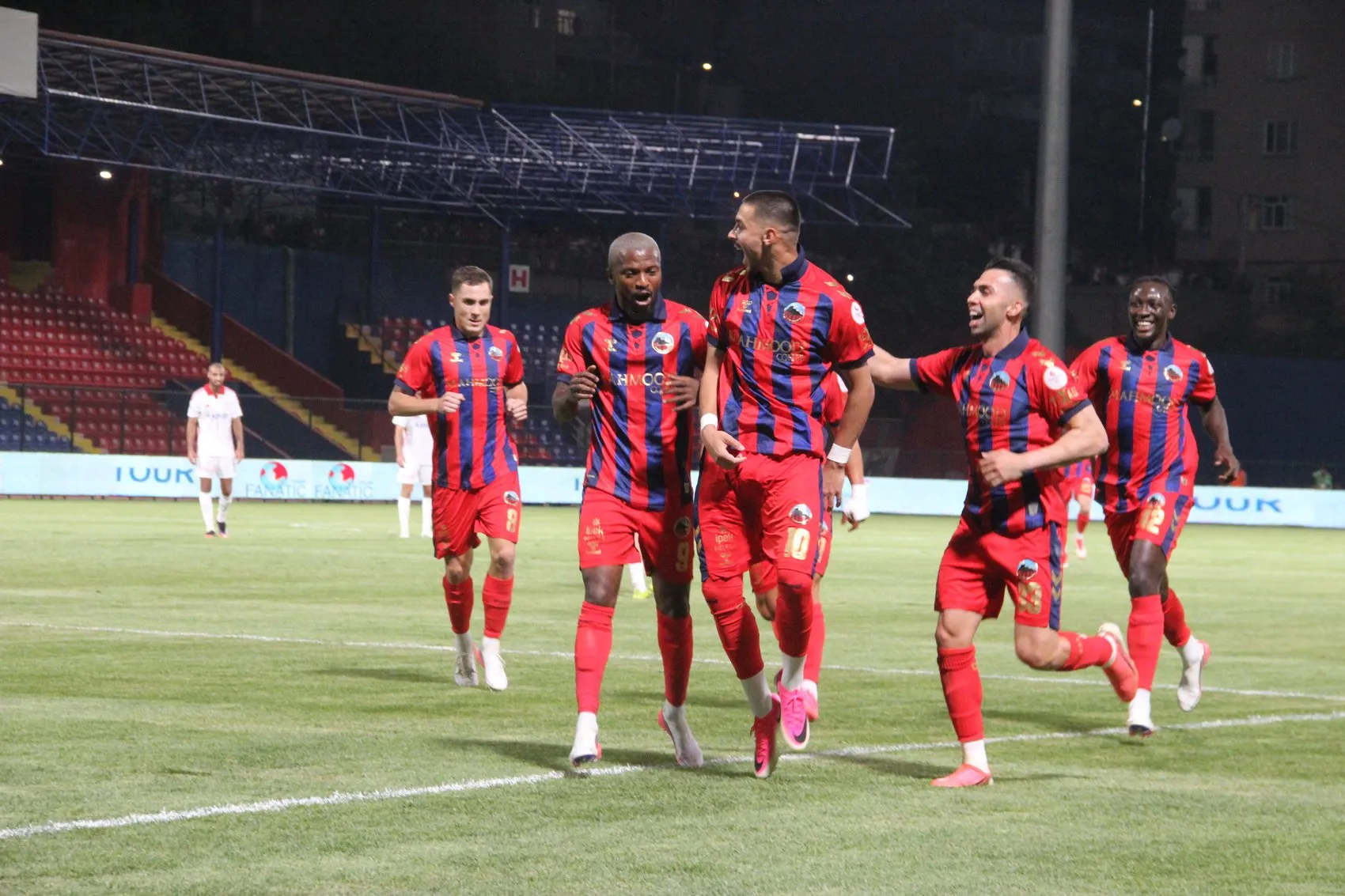 Mardin 1969 Spor evinde Antalyasporu iki golle mağlup etti