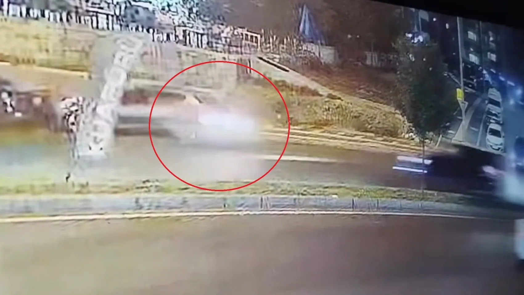 Diyarbakırda ters yöne giren kurye ölümden döndü
