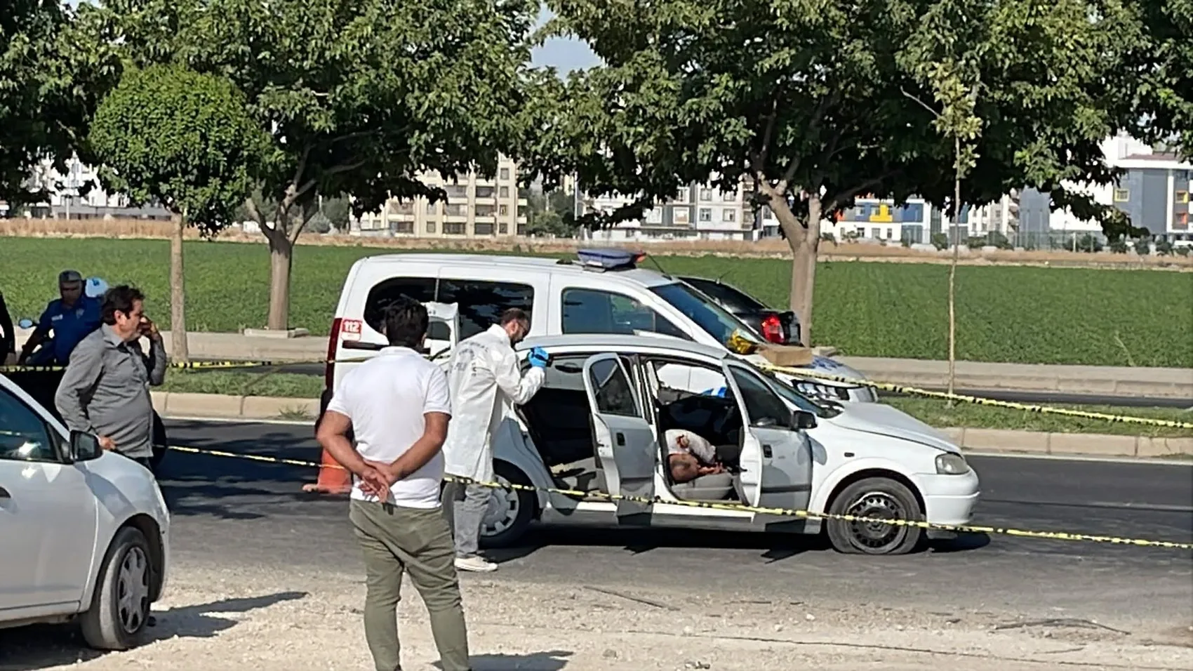 Şanlıurfa'da trafik ışıklarında otomobile silahlı saldırı düzenlendi
