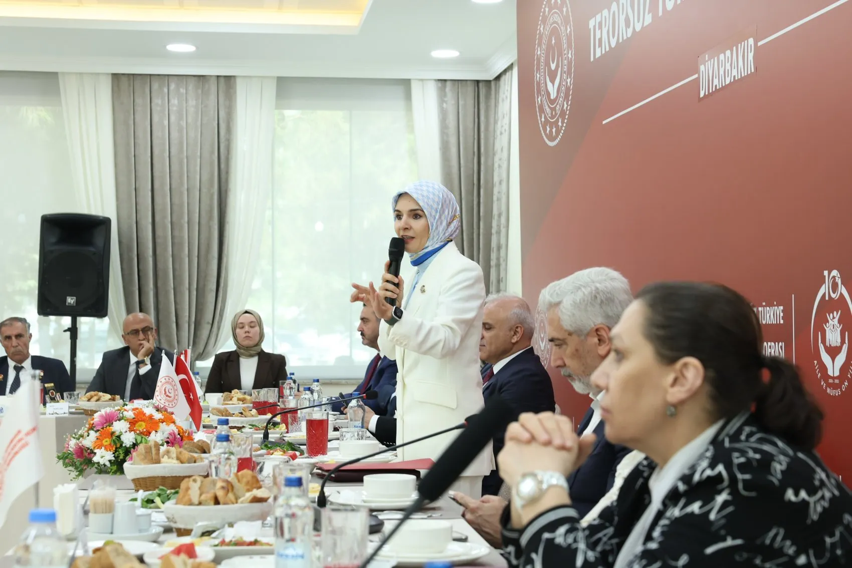 Bakan Göktaş Diyarbakırda Şehit Aileleri ve Gazilerle Bir Araya Geldi