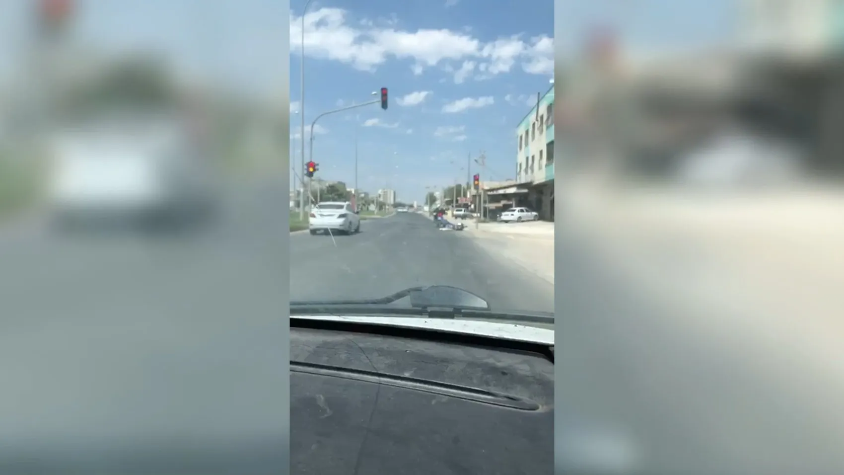 Akçakale'de polisten kaçan plakasız motor sürücüsü kaza yapınca yakalandı