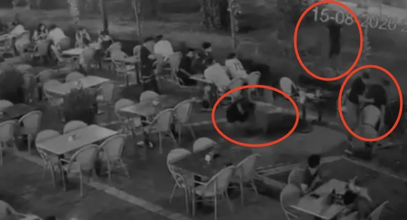 Diyarbakırda kafede oturan şahsa ağaç arkasından silahlı saldırı düzenlendi