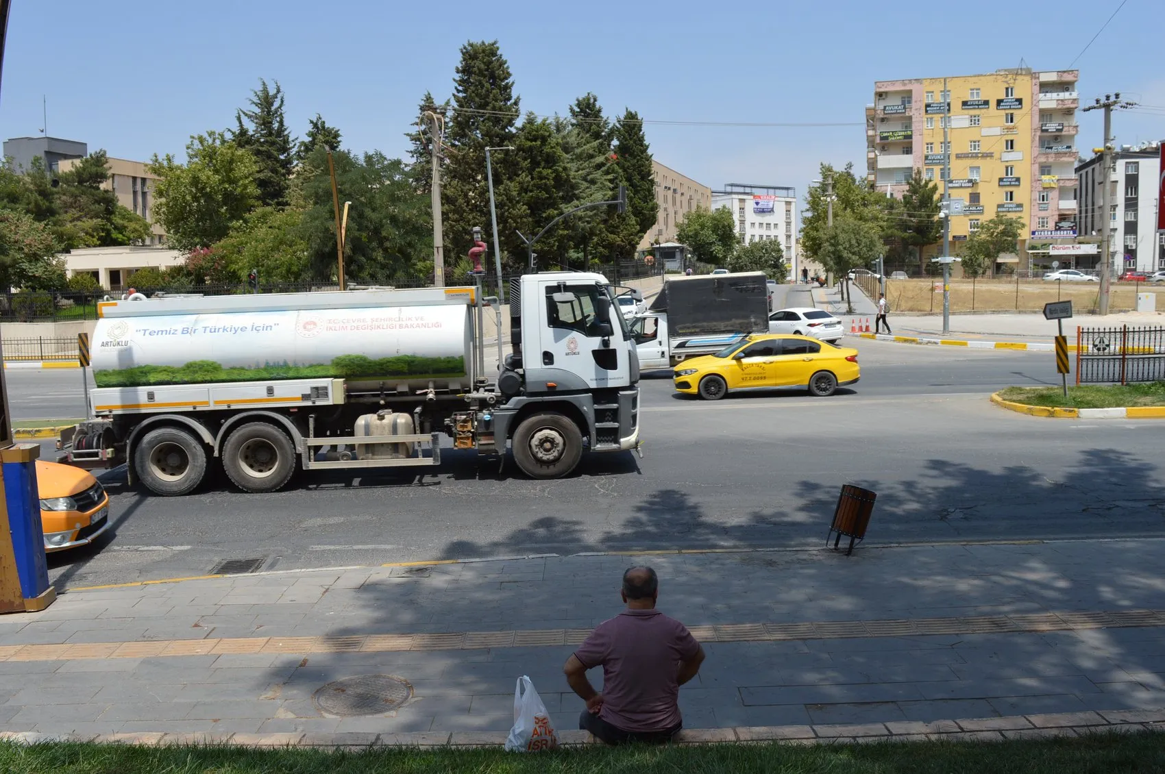 Mardin kavurucu sıcaklarla boşaldı