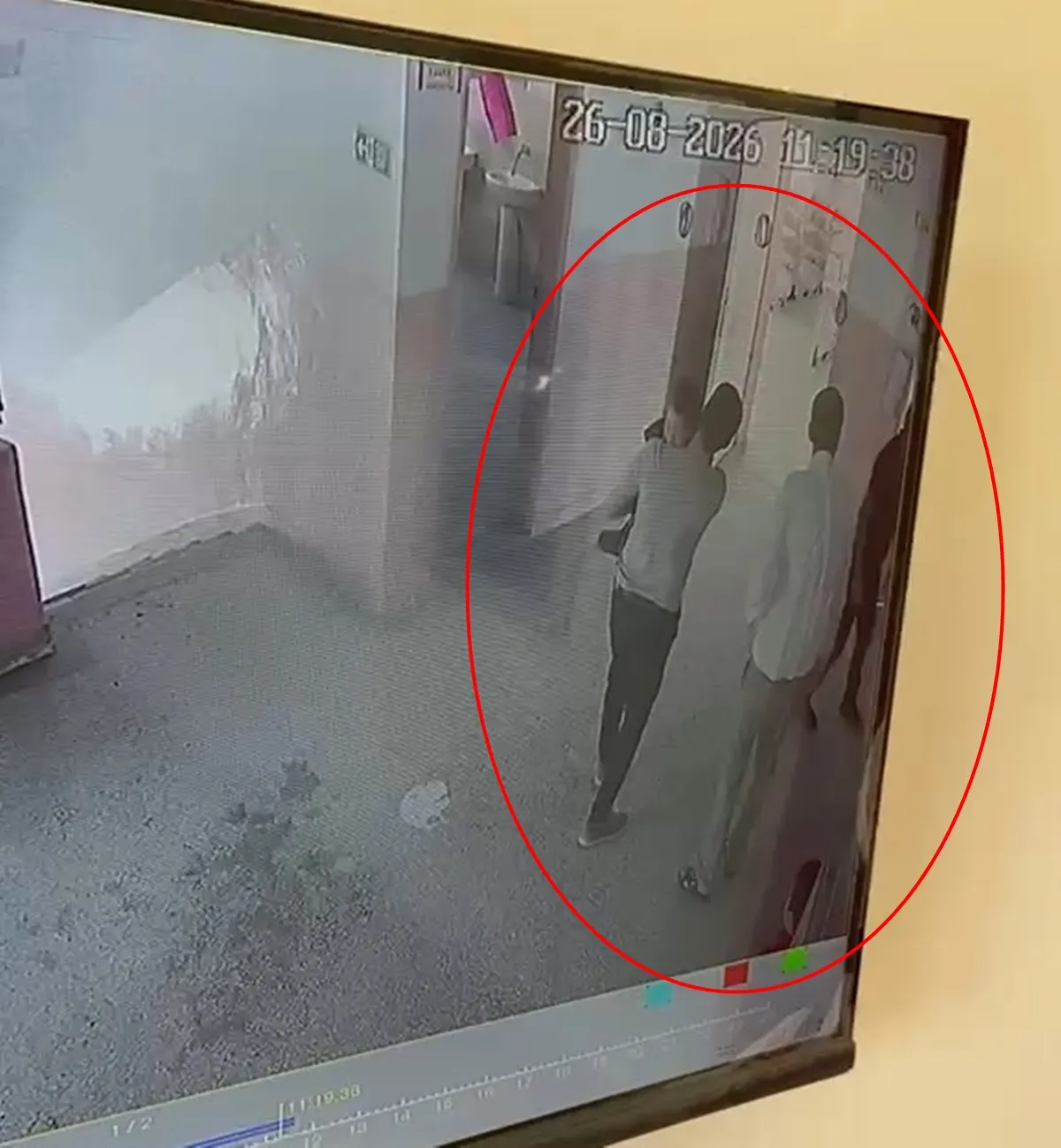 Okul müdürünün Heimlich manevrası 5 yaşındaki çocuğu hayata bağladı