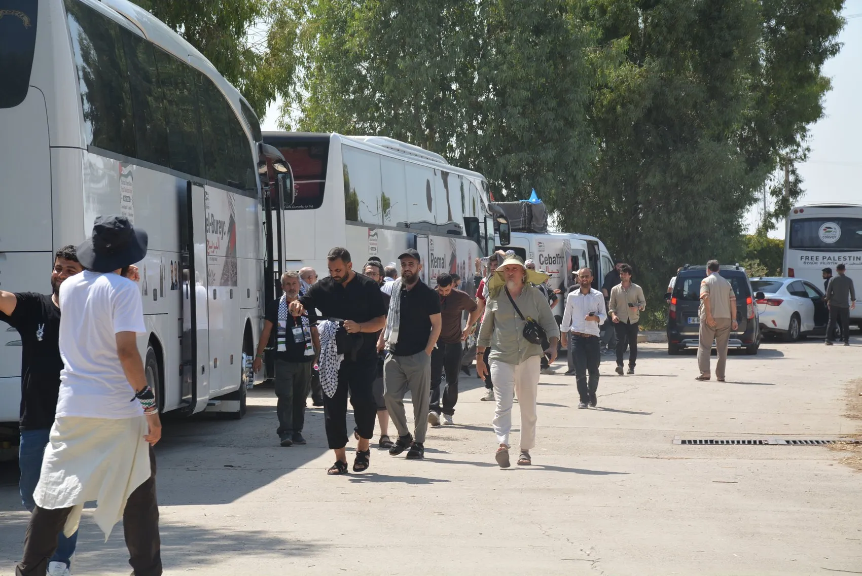 Filistin için yola çıkan aktivistler Habur üzerinden Irak sınırını geçti
