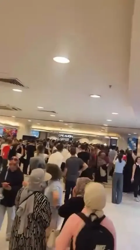 Diyarbakırda teknoloji mağazası açılışında indirim izdihamı yaşandı