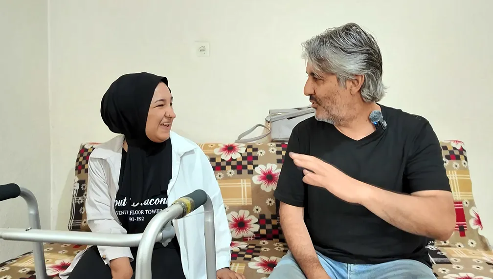 Ercişli Esma tedavi sonrası yıllar sonra ilk kez ayağa kalktı