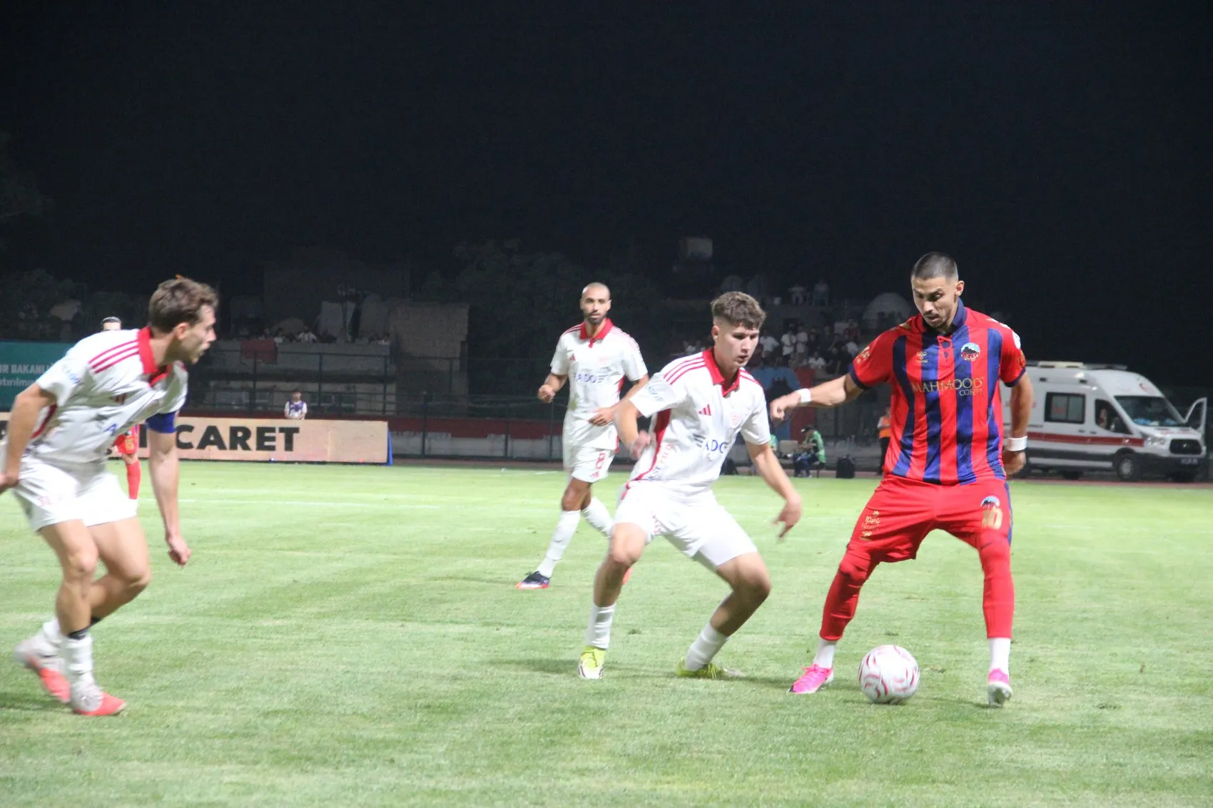 Mardin 1969 Spor evinde Antalyasporu iki golle mağlup etti