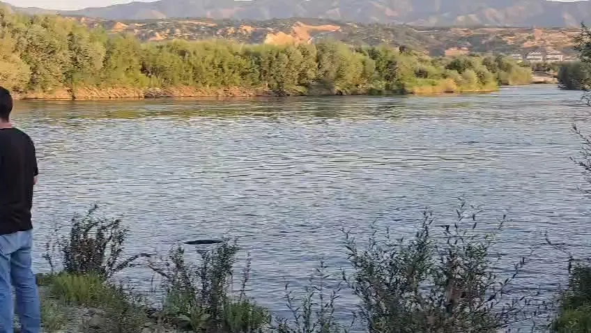 Bingöl Genç ilçesinde baraj kapakları açılınca iki kardeş nehirde sürüklendi