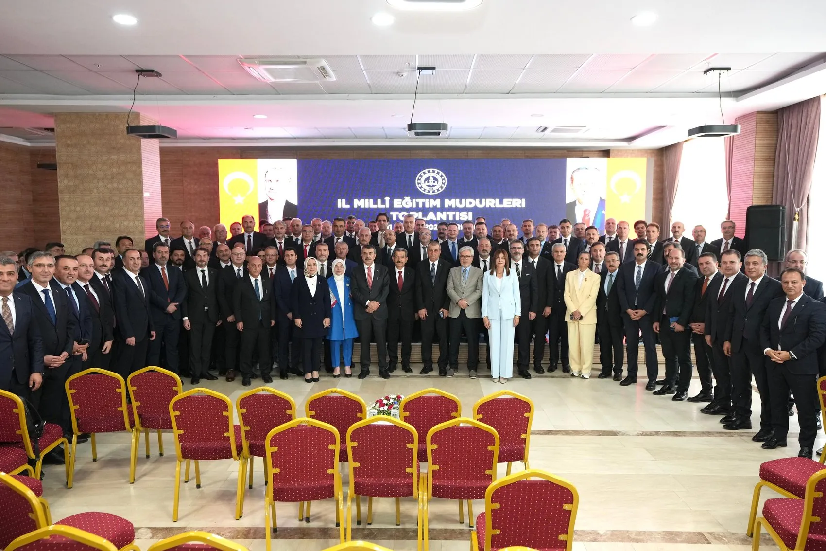 Milli Eğitim Bakanı Tekin Şırnakta eğitim müdürleriyle buluştu
