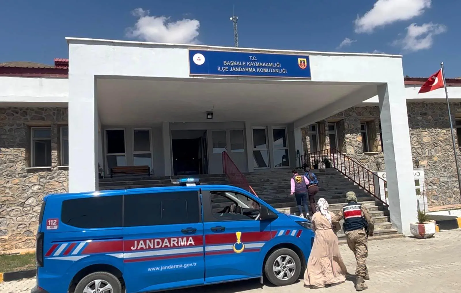Van'da intihar denilen 14 yaşındaki kızın cinayete kurban gittiği belirlendi
