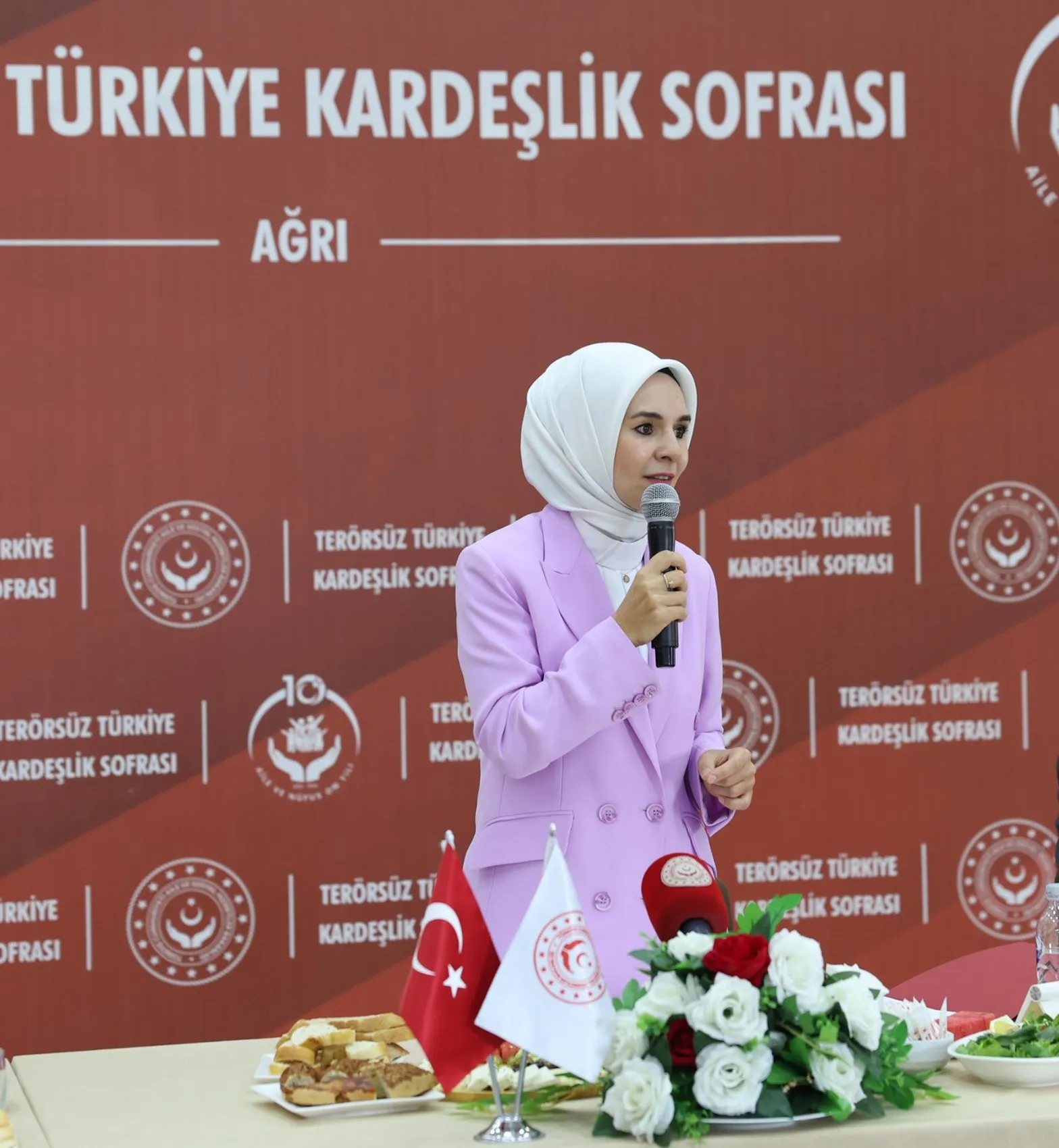 Bakan Göktaş şehit yakınları ve gazilerle Ağrı’da bir araya geldi