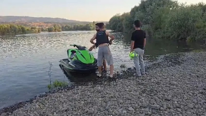 Bingöl Genç ilçesinde baraj kapakları açılınca iki kardeş nehirde sürüklendi