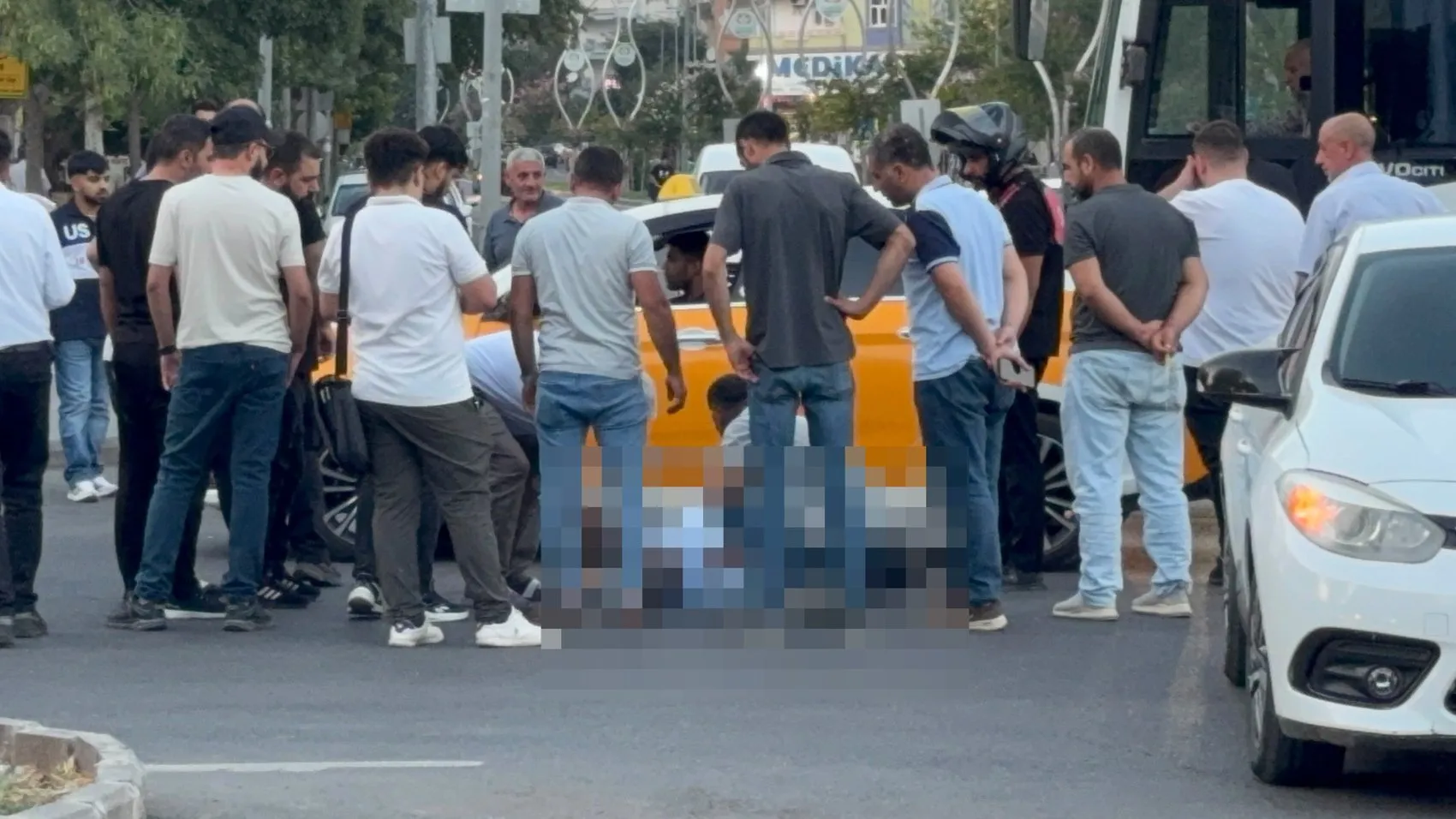 Diyarbakır Bağlar’da bisikletli sürücüye otomobil çarptı