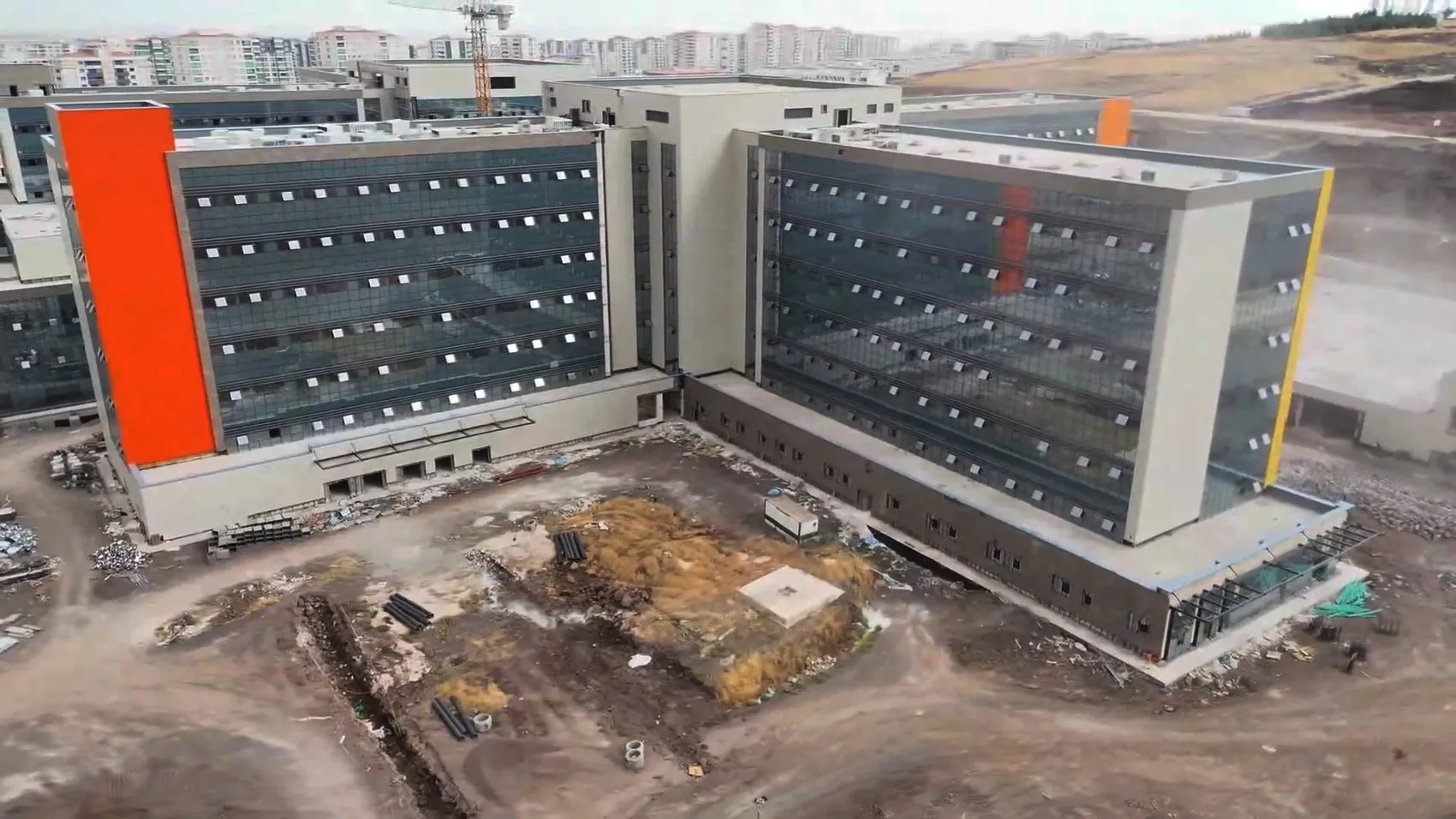 Kayapınar Şehir Hastanesi yüzde 98 tamamlandı, 2027'de açılıyor