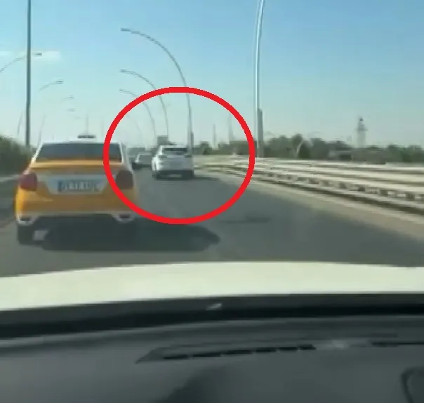 Diyarbakır trafiğinde tehlikeli sürüş kameraya yansıdı