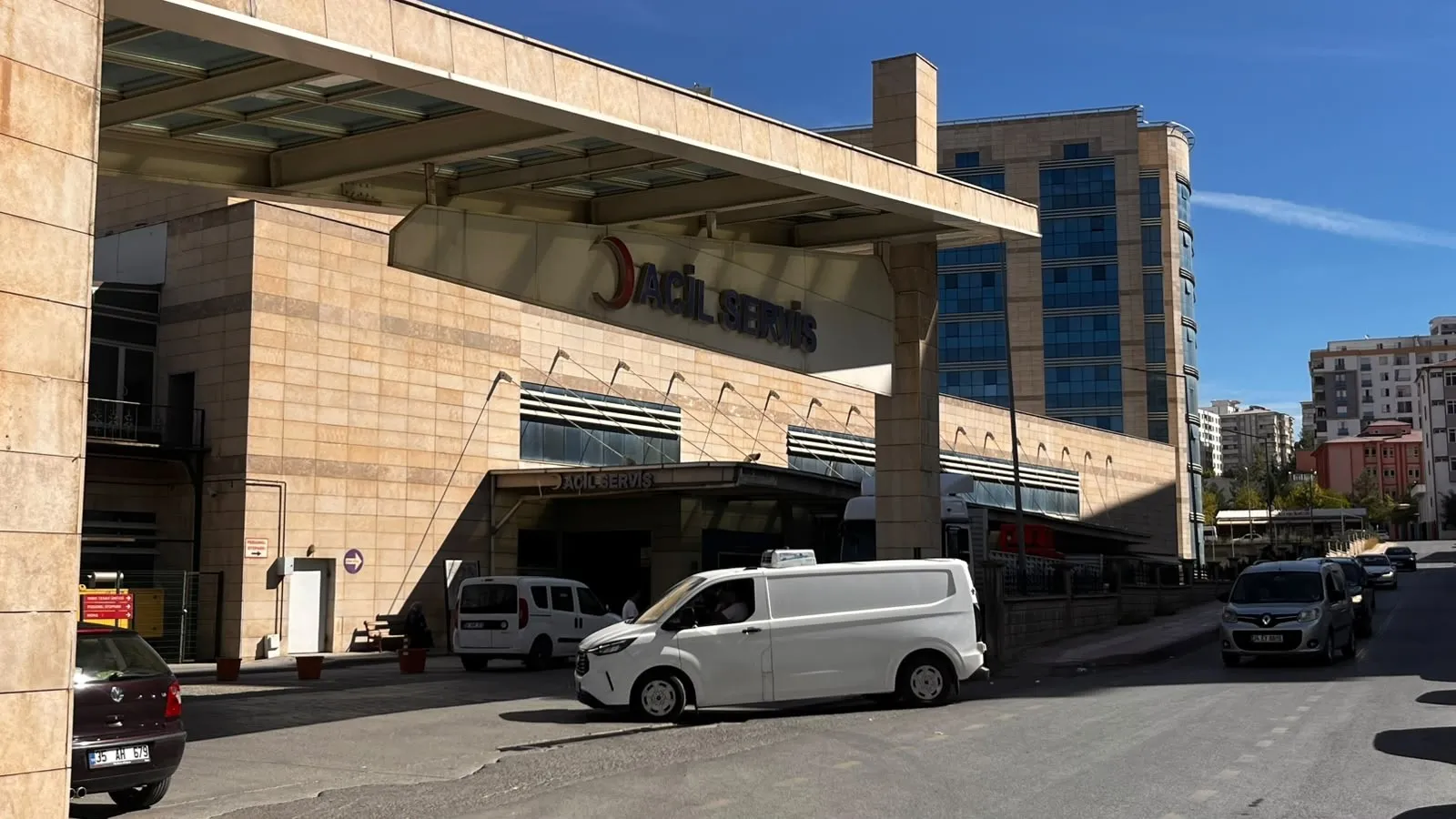 Siirt'te fıstık işçilerini taşıyan tarım aracı devrildi