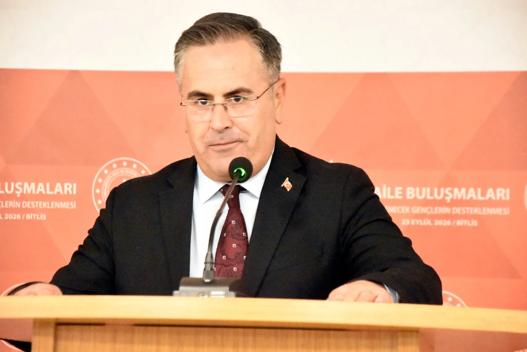 Bitlis’te devlet desteğiyle evlenen çiftler etkinlikte bir araya geldi