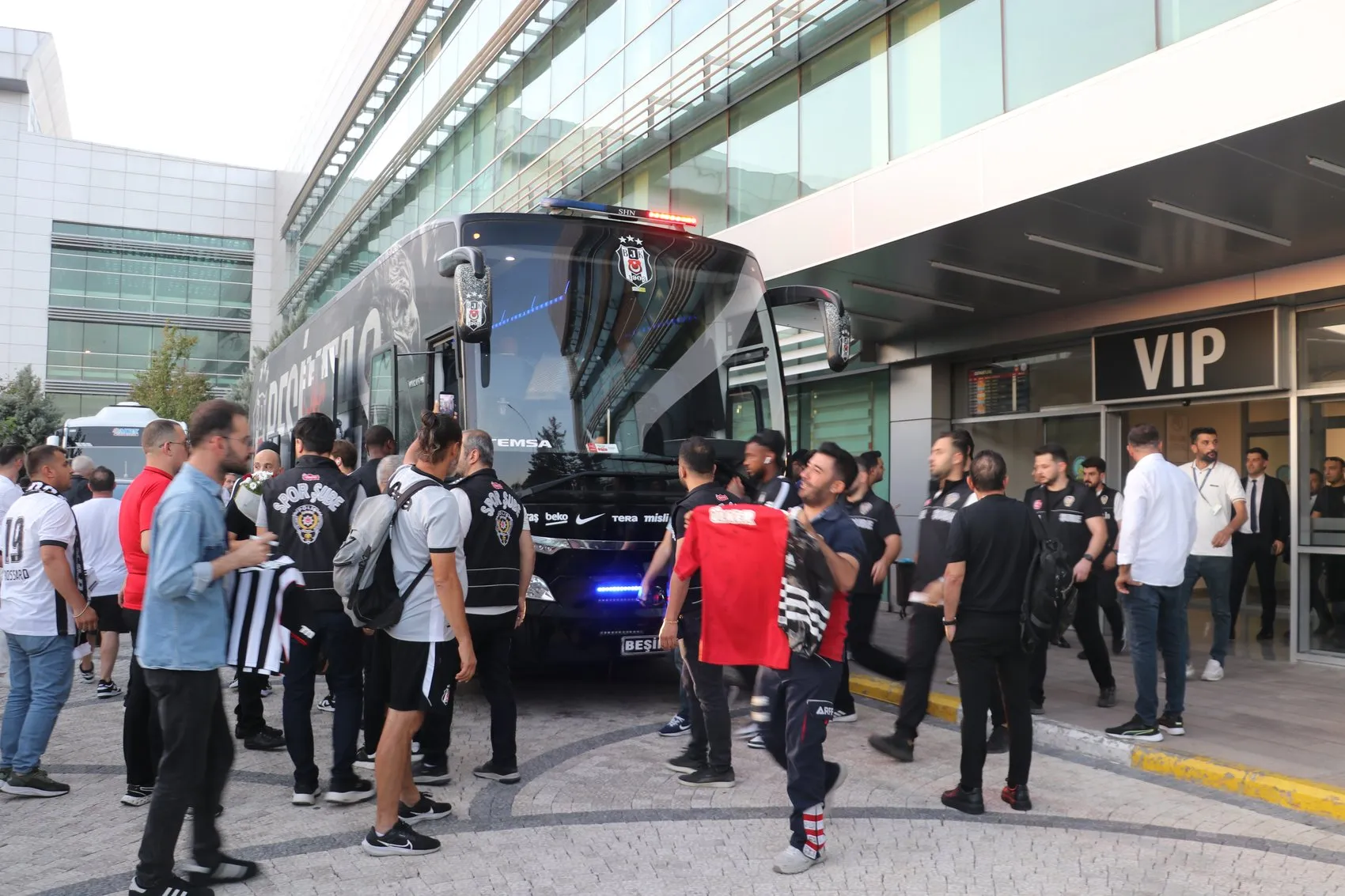Beşiktaş Amedspor maçı için Diyarbakır'a iniş yaptı